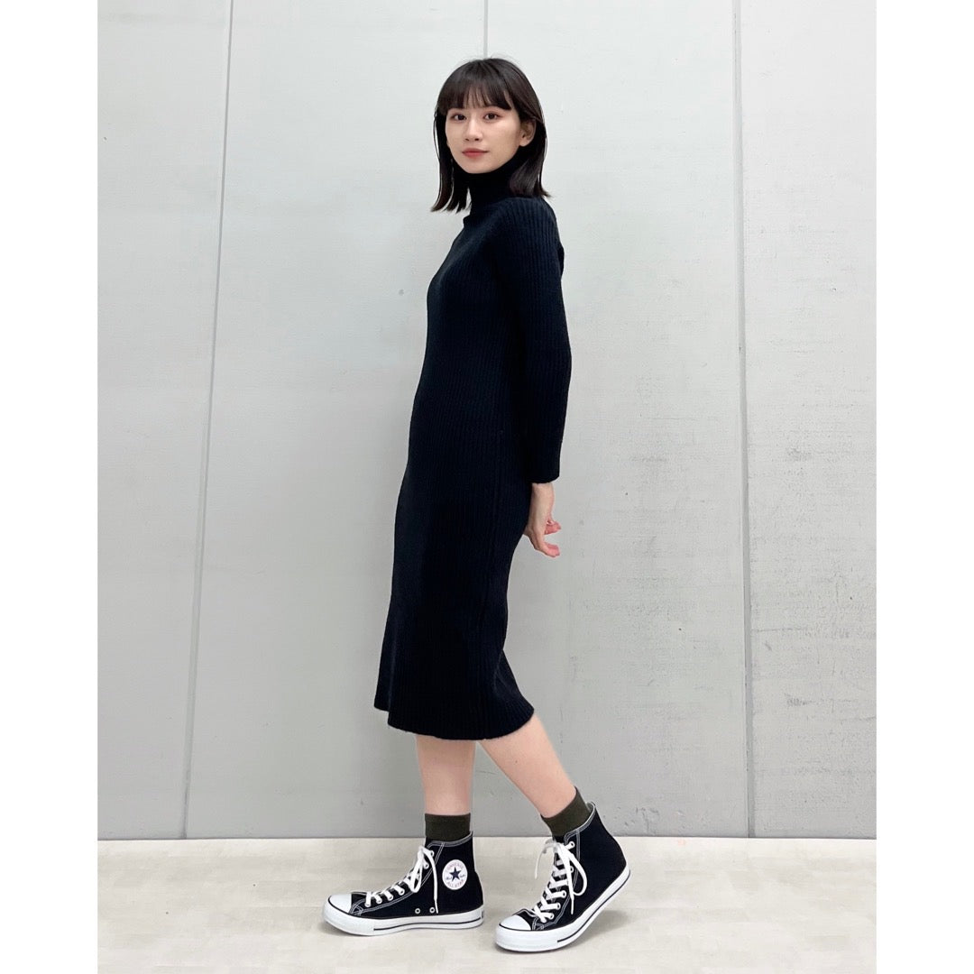 AndoSoulé和Soiree Turtle脖子肋骨編織一件