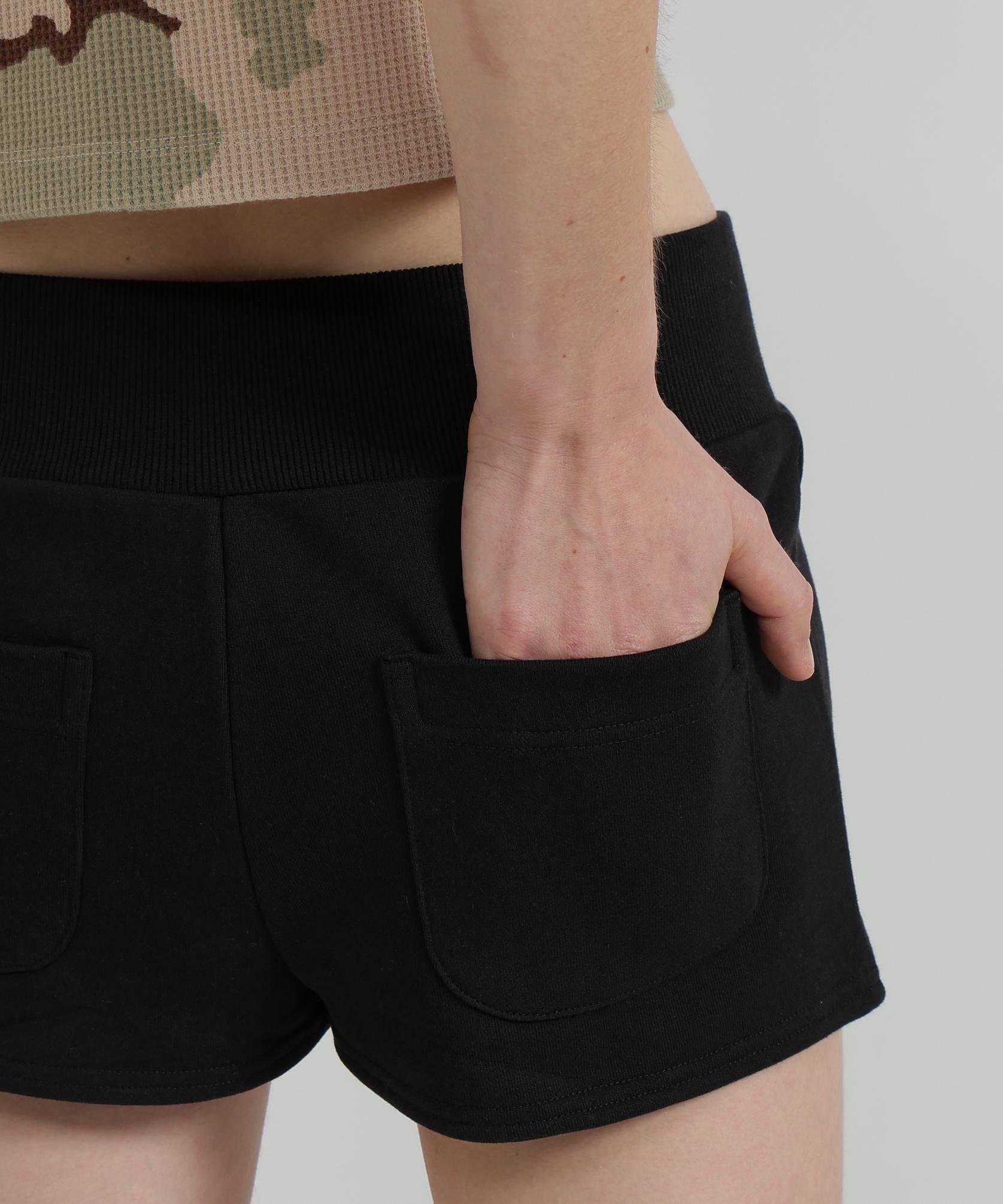 《WOMAN/直営店限定》VARSITY FLAG SHORT PANTS ブラック