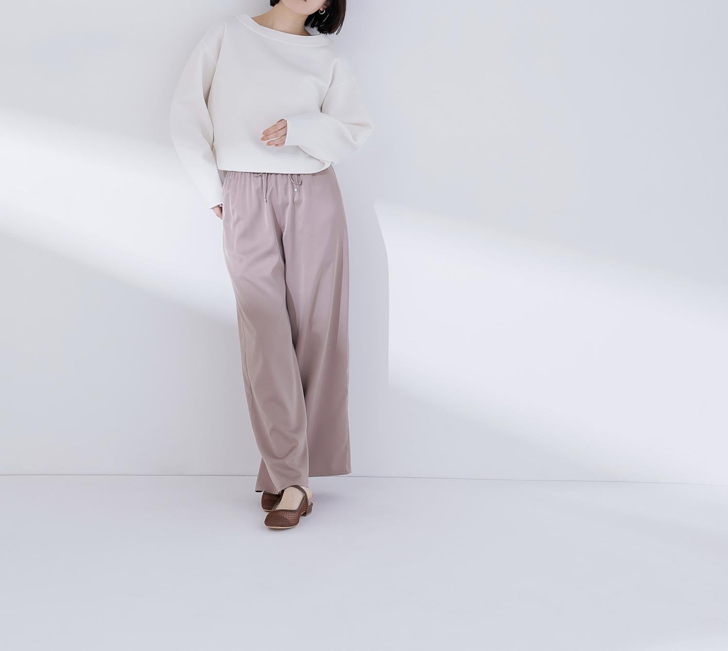 スウェットライクフォルムニット オフホワイト1