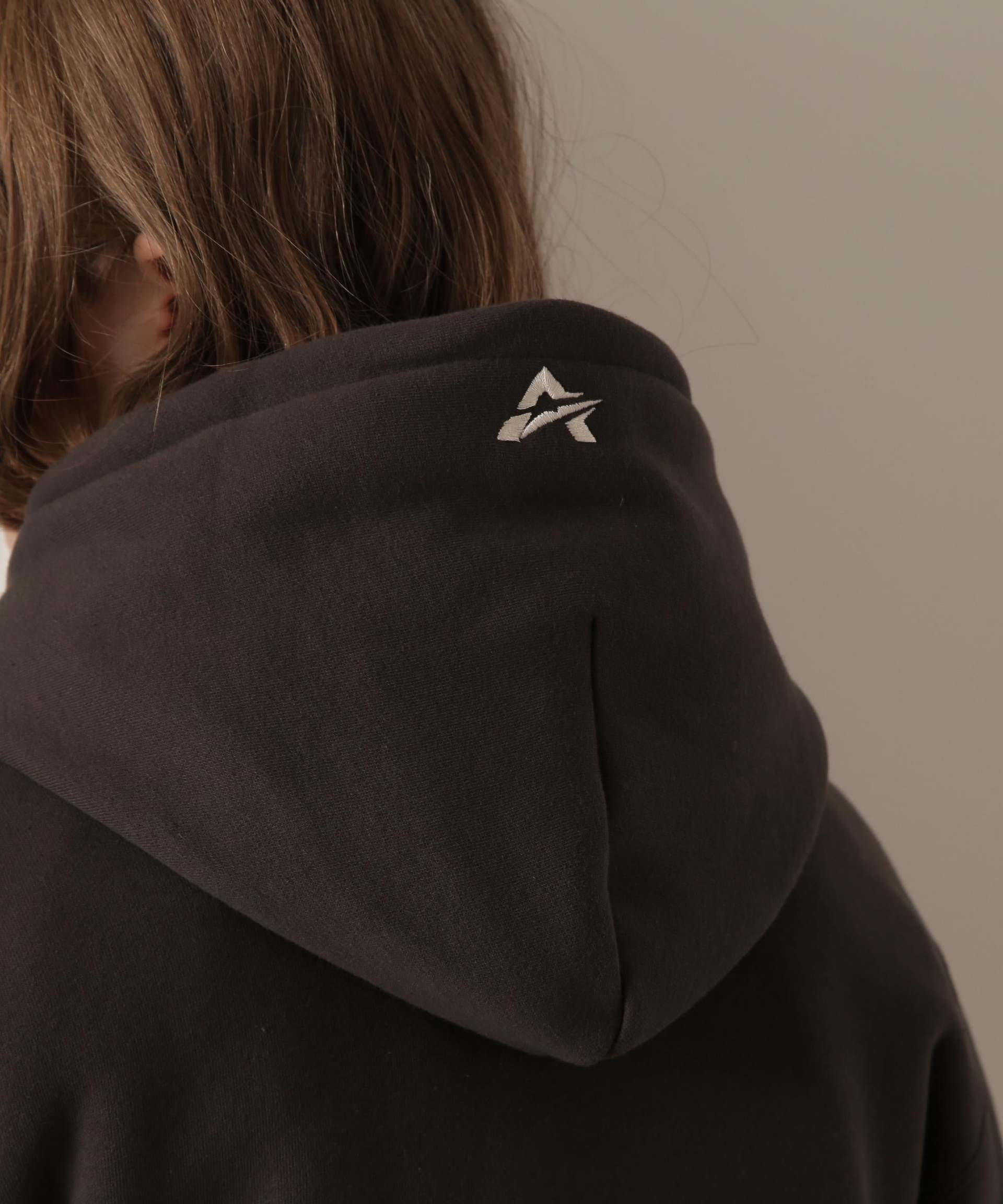 Aスター プルパーカー/ A STAR PULL PARKA チャコール