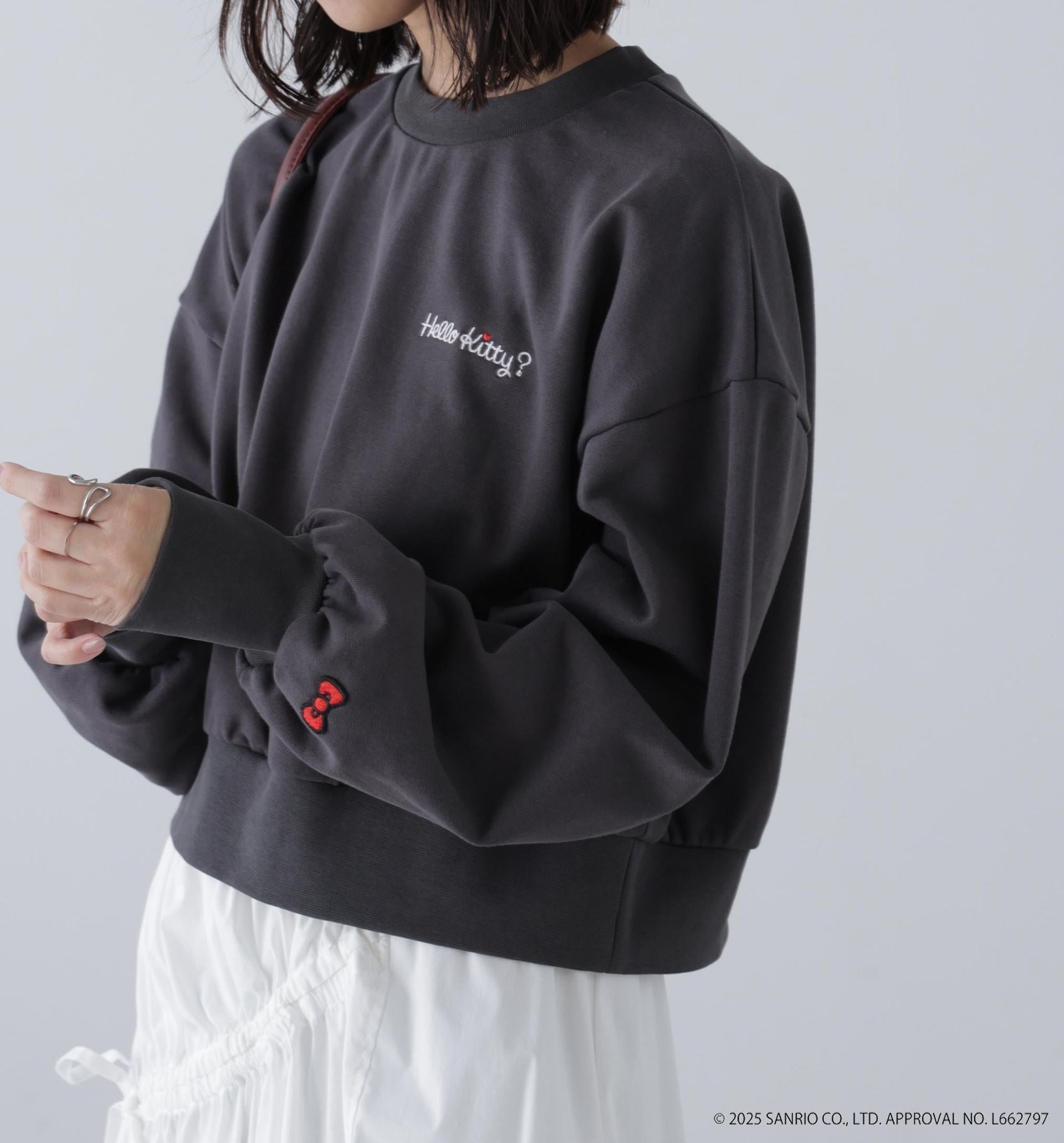 サンリオキャラクターズコラボ SHORT SWEAT ショートスウェット 胸LOGO×袖RIBBON スミクロ