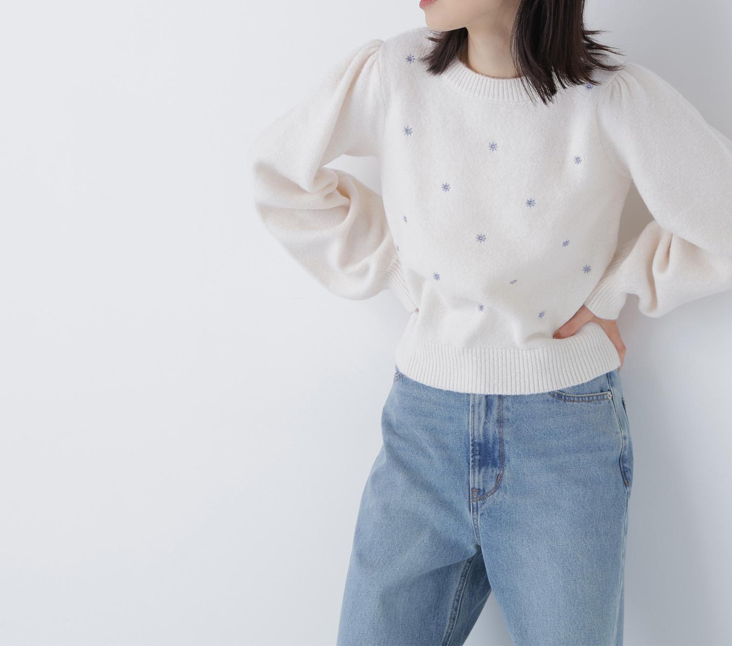 フラワー刺繍ニット オフホワイト1