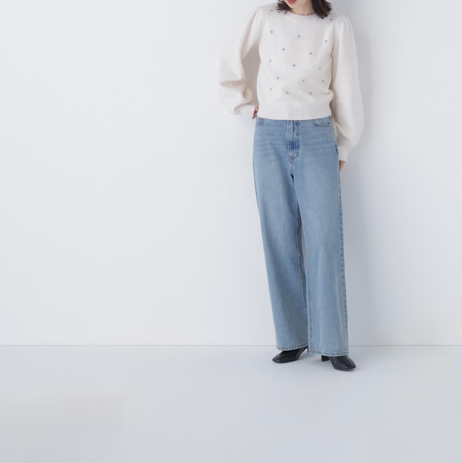 フラワー刺繍ニット オフホワイト1