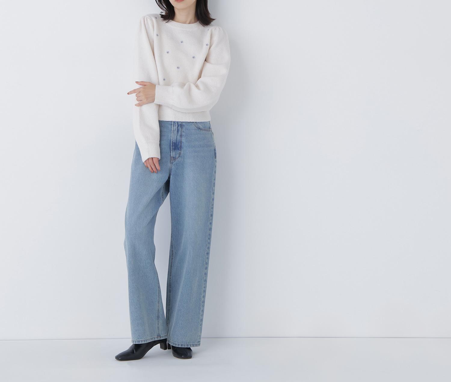 フラワー刺繍ニット オフホワイト1