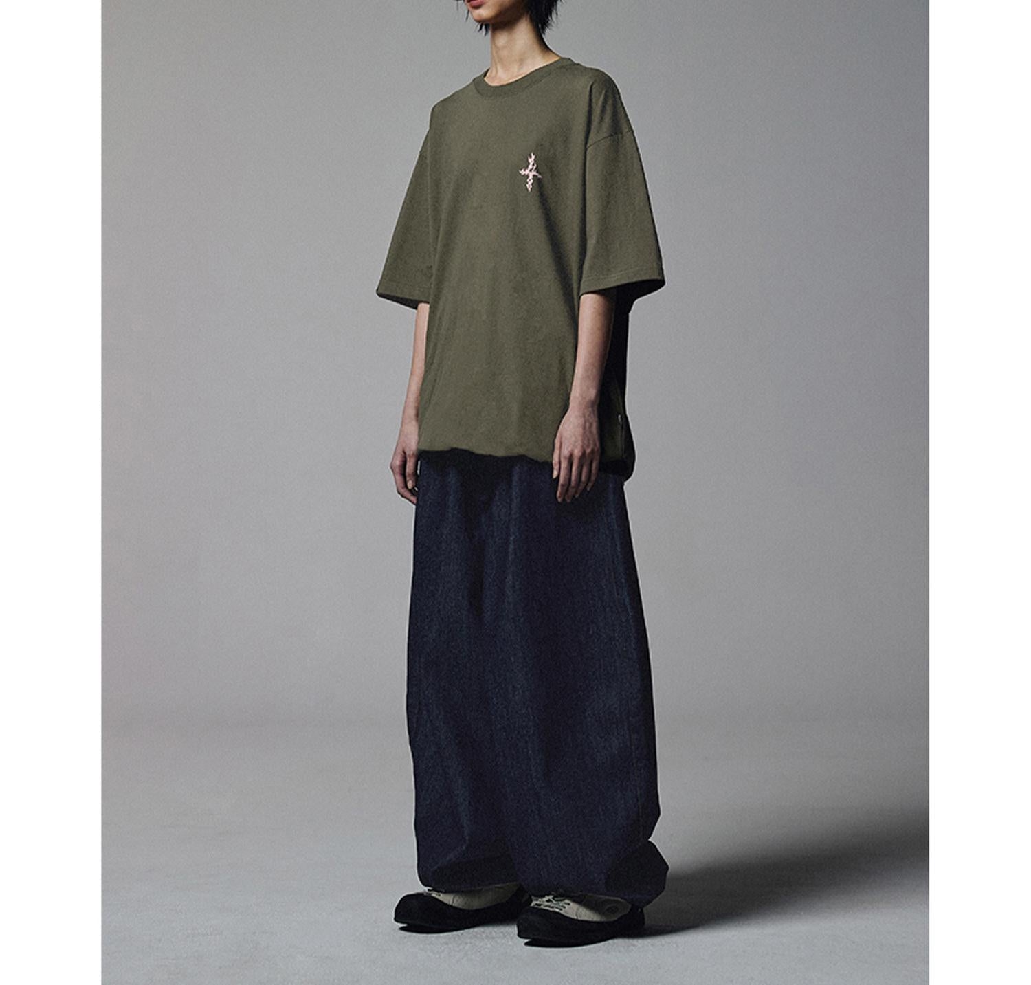 NOT4NE>D/ノットフォーナード/FLAME 4 SYMROL T-SHI>TS カーキ