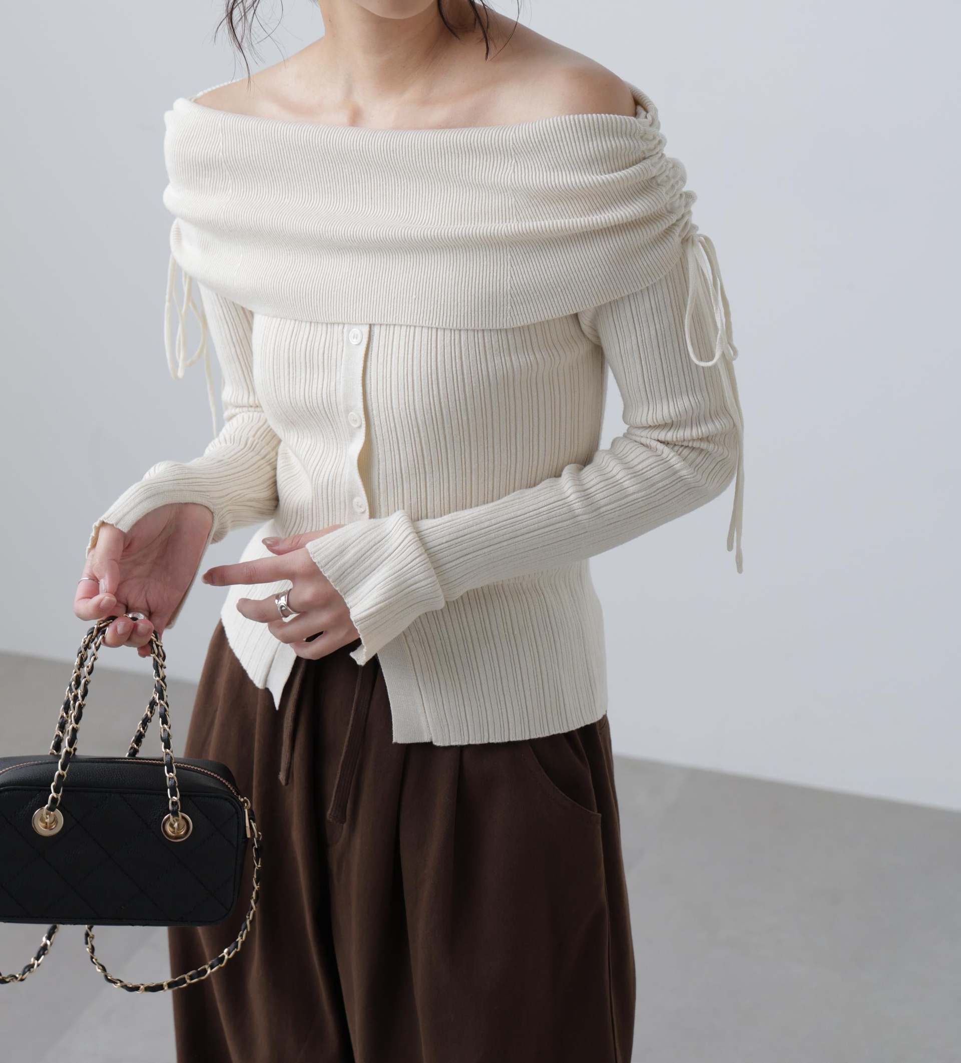 リボンシャーリングオフショルダーニット オフ