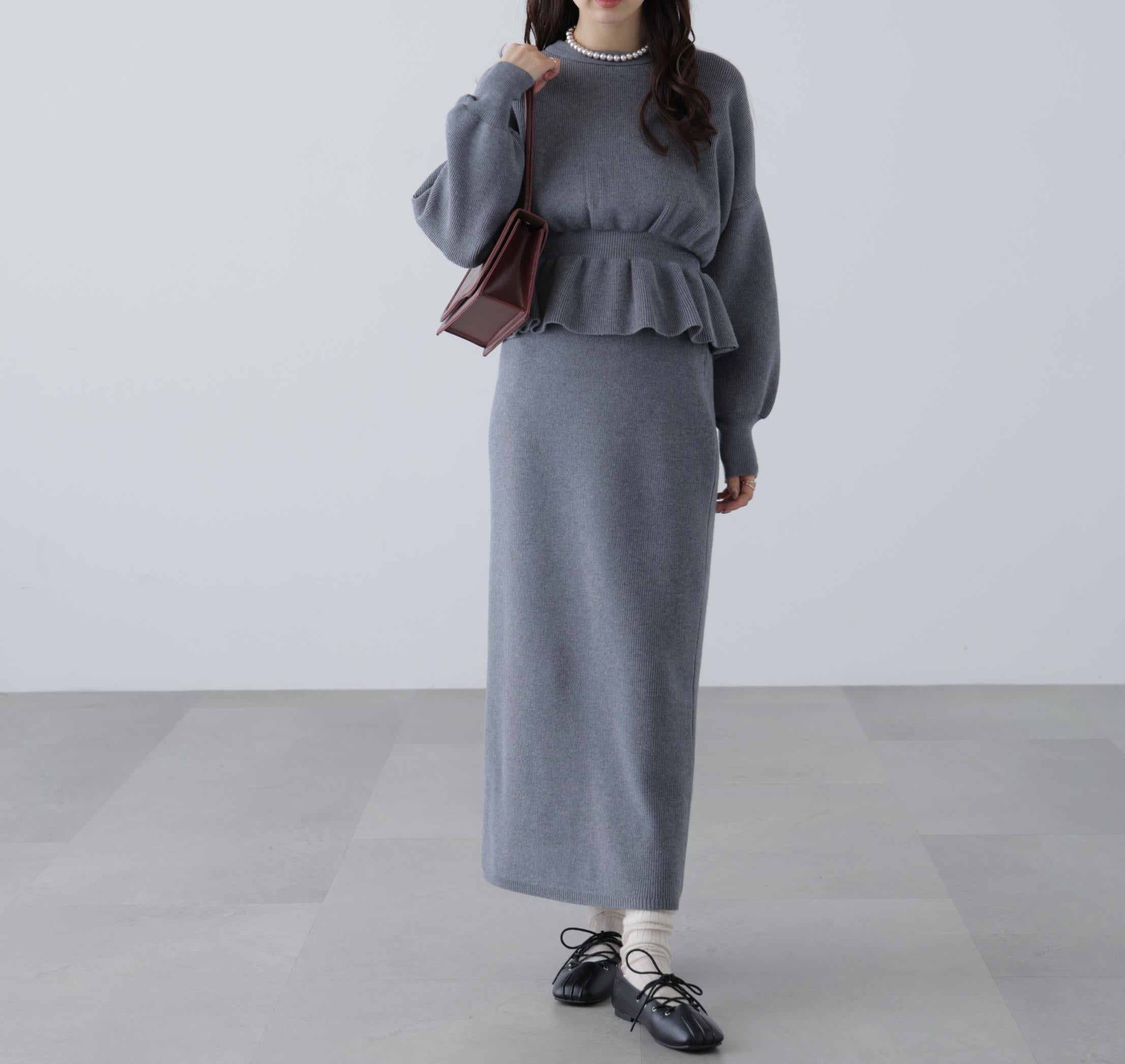 ペプラムニットセットアップ グレー