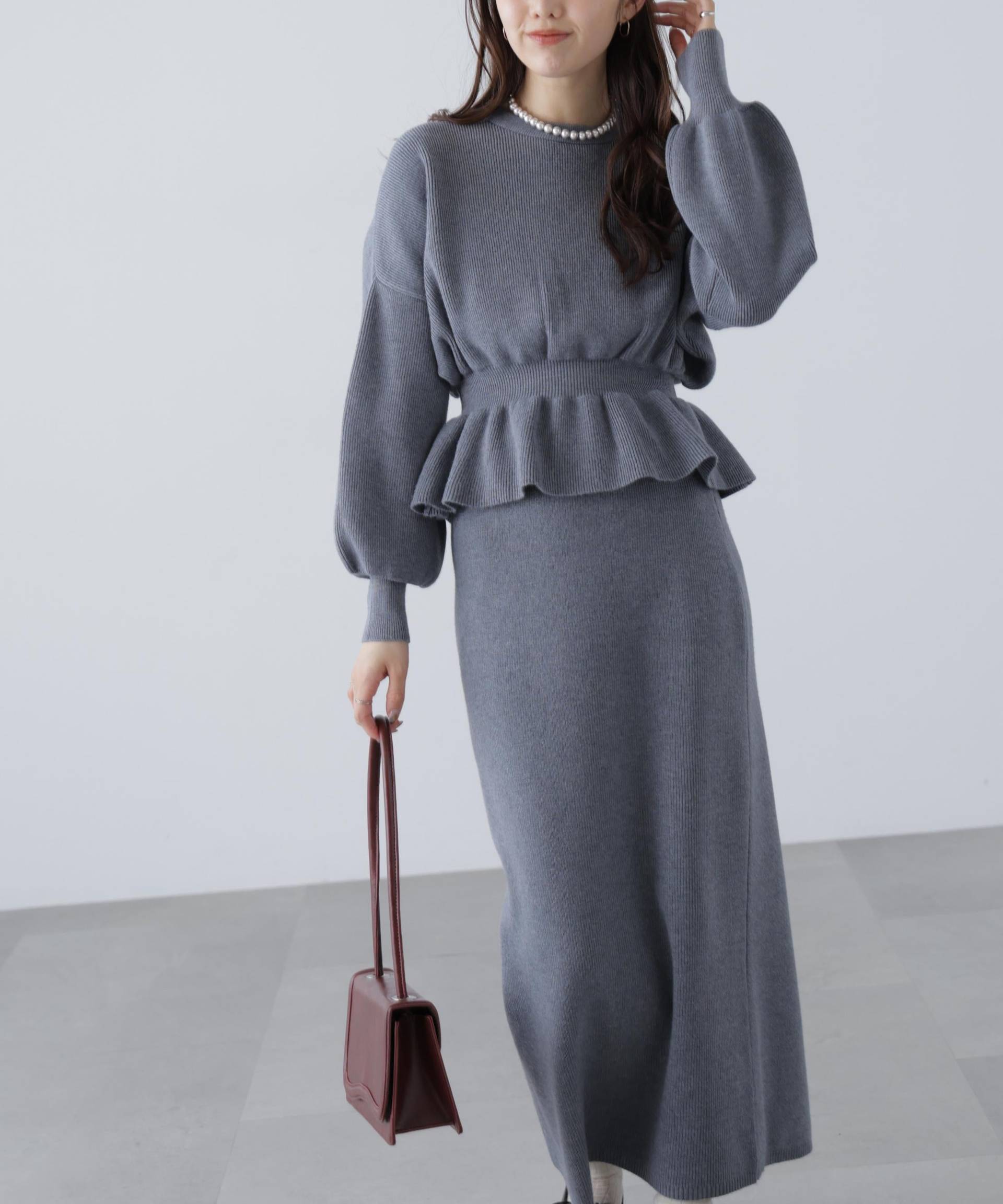 ペプラムニットセットアップ グレー