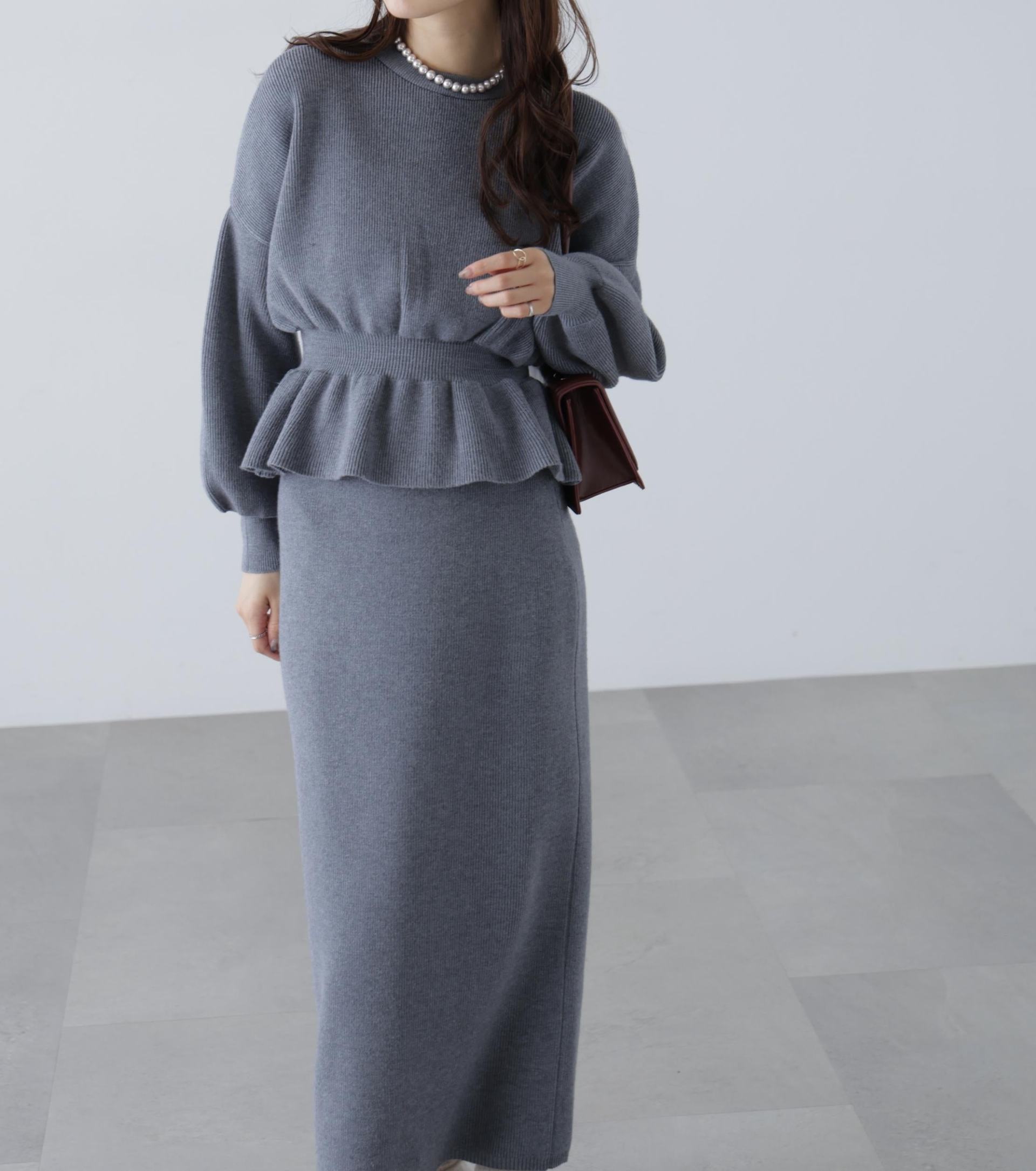 ペプラムニットセットアップ グレー
