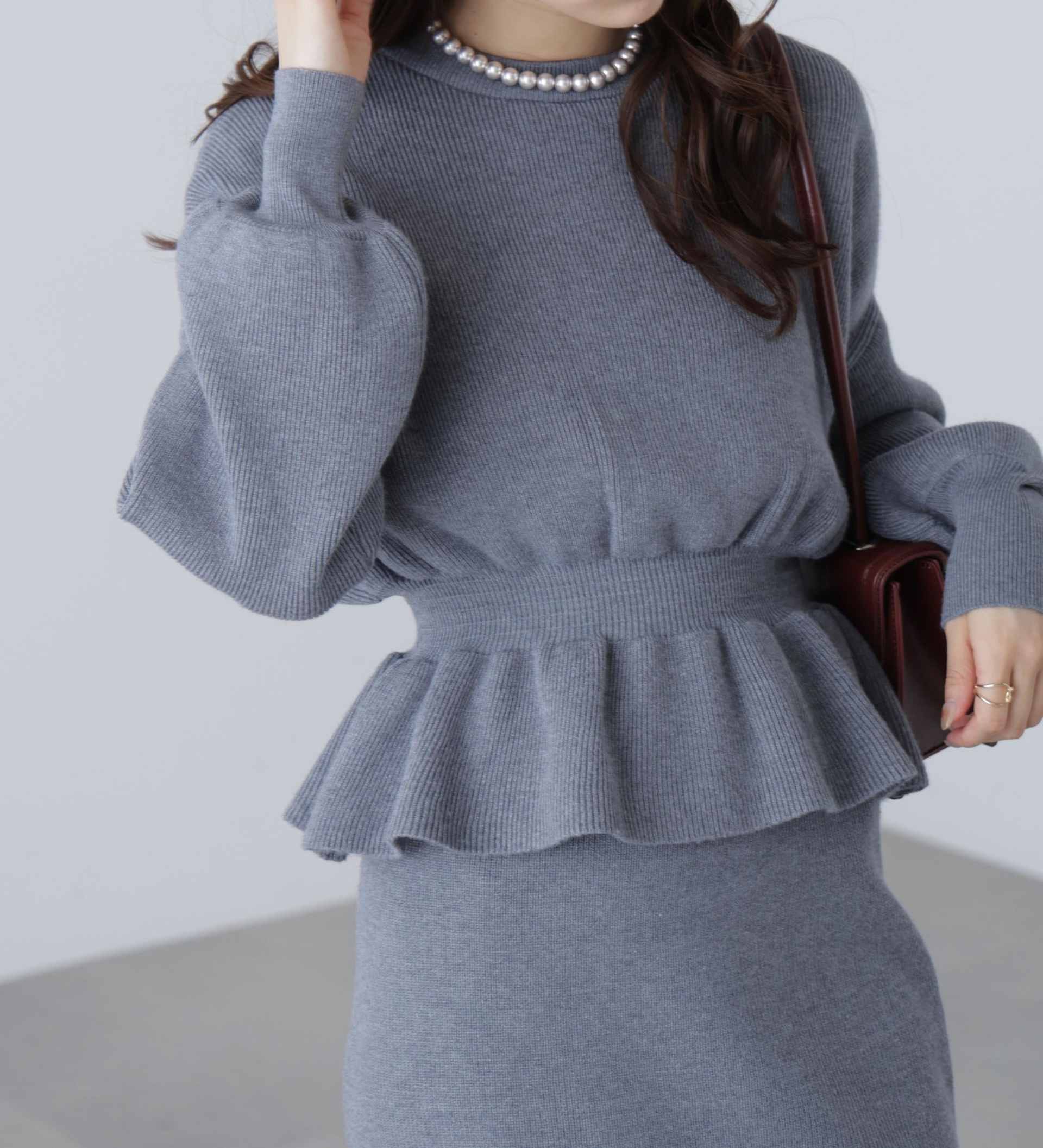 ペプラムニットセットアップ グレー