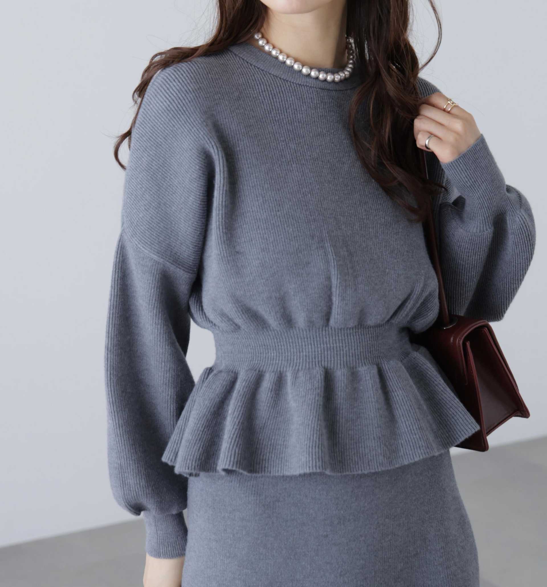 ペプラムニットセットアップ グレー