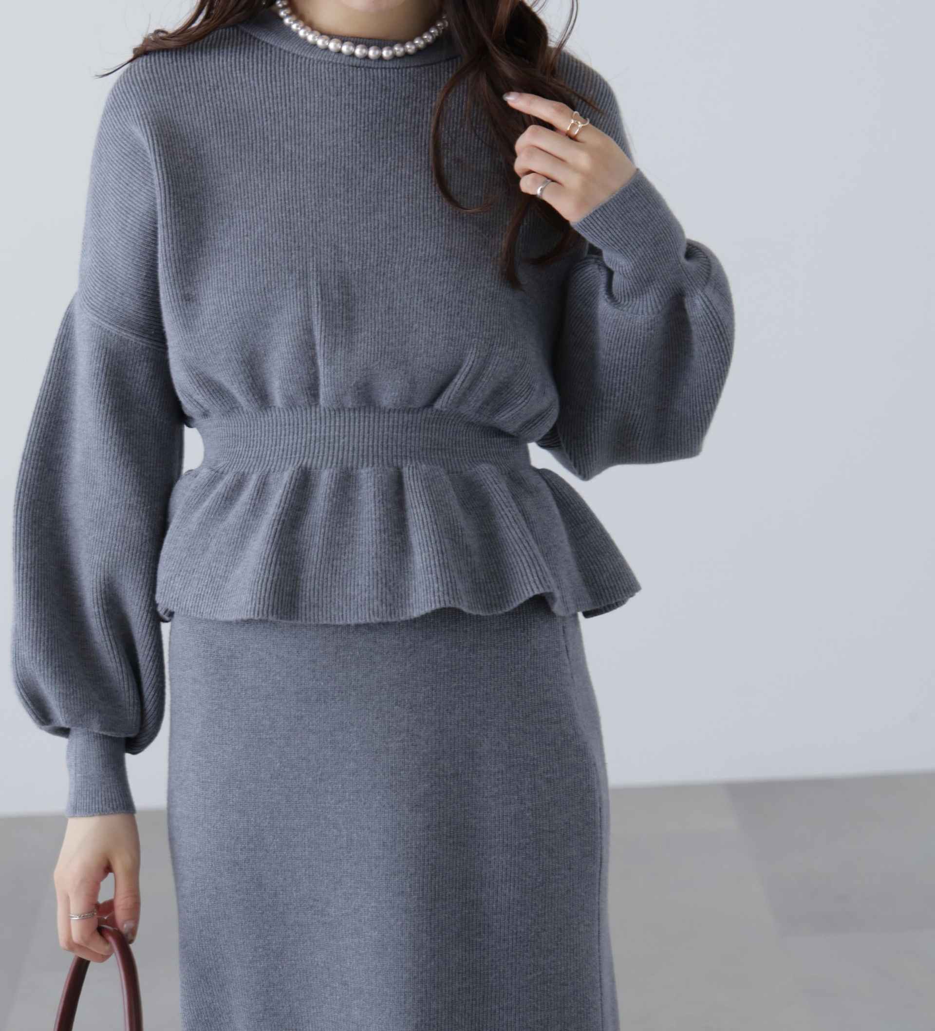 ペプラムニットセットアップ グレー
