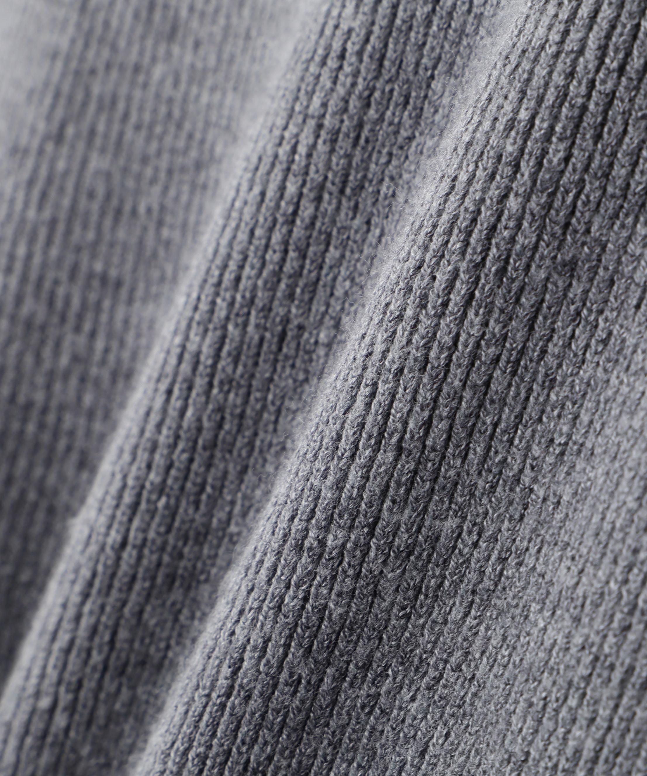 ペプラムニットセットアップ グレー