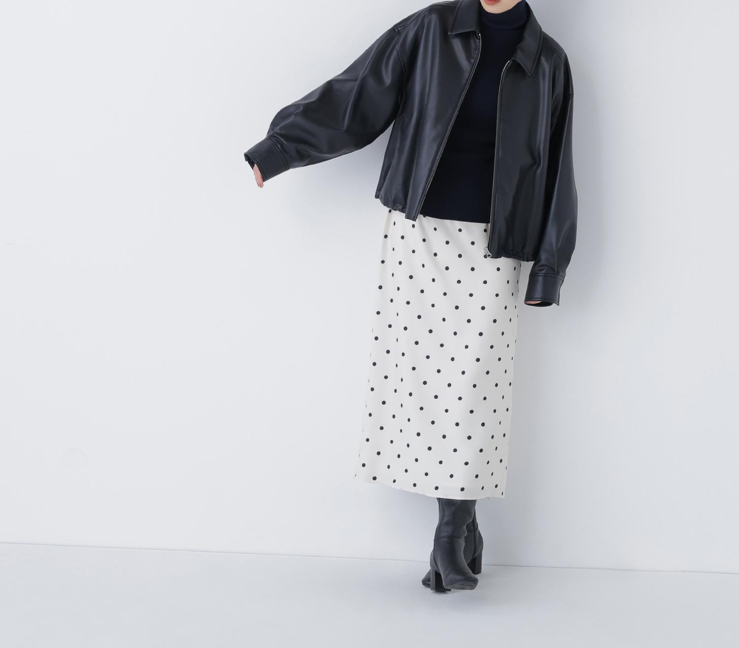 ドットサテンタイトスカート オフホワイトベース2