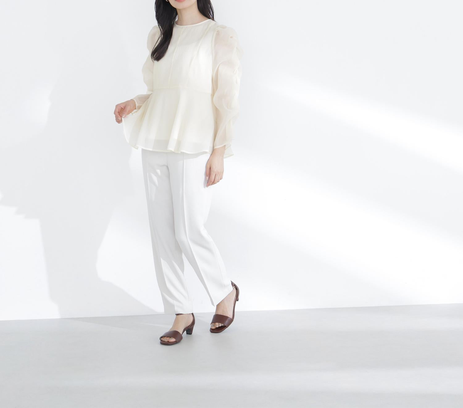 カラーテーパードパンツ オフベージュ