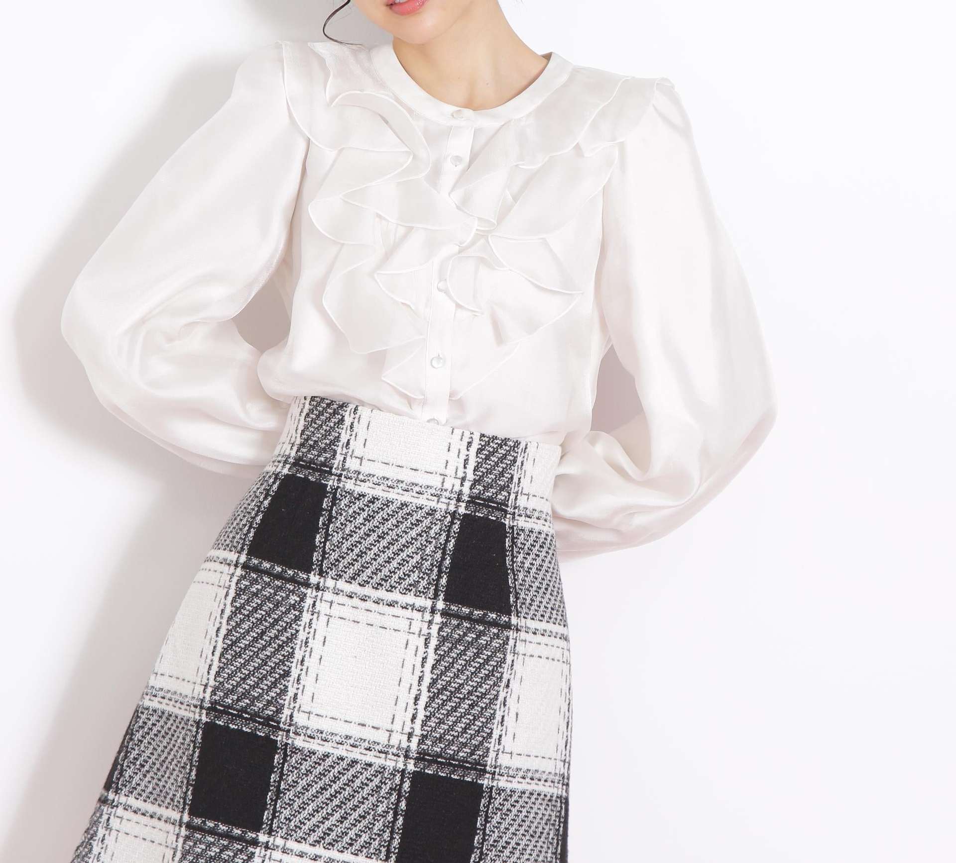 フロントフリルシアーブラウス ホワイト