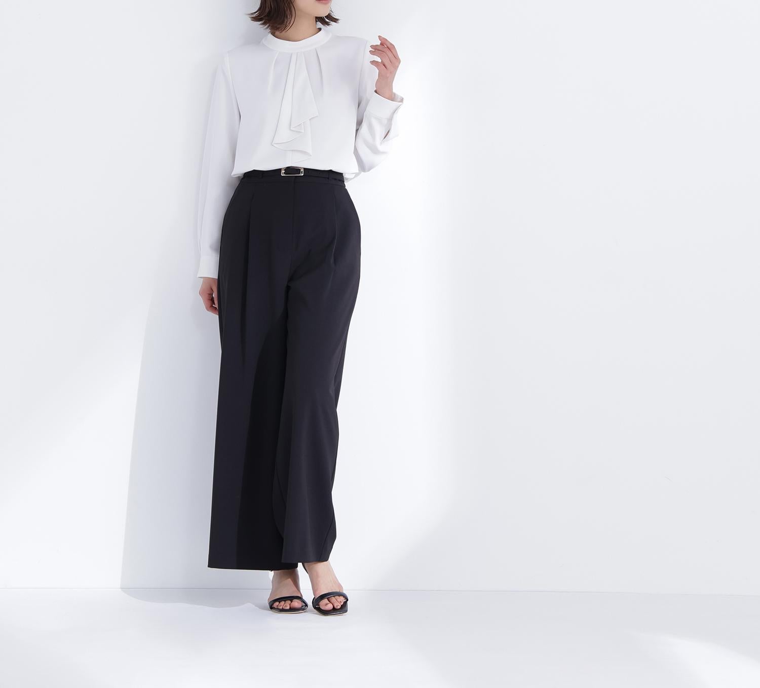 ラッフルボウタイブラウス オフホワイト1