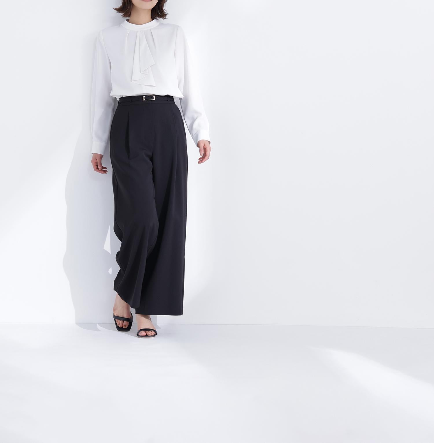 ラッフルボウタイブラウス オフホワイト1