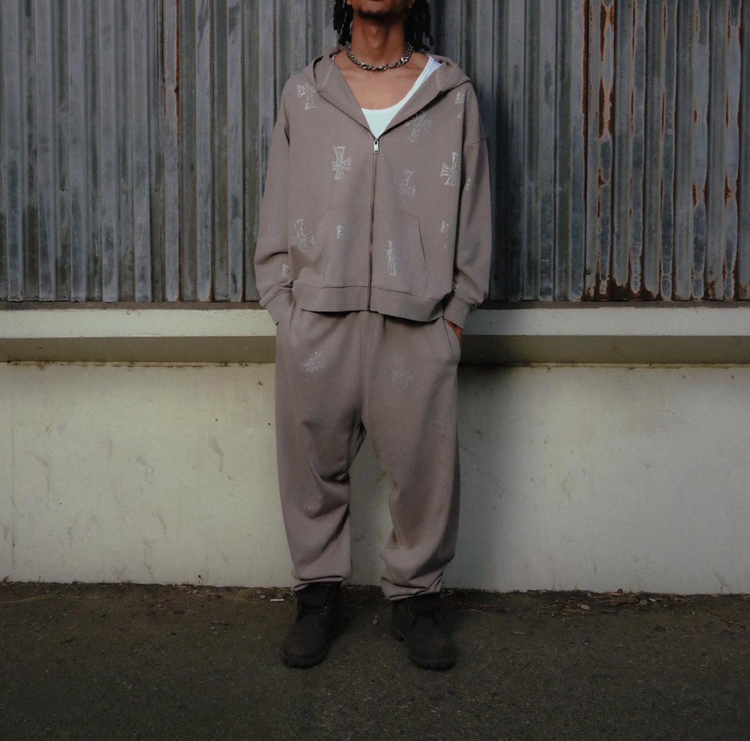 UNKNOWNLONDON/アンノウンロンドン/OUTLINE RHINESTONE SWEAT PANTS ベージュ