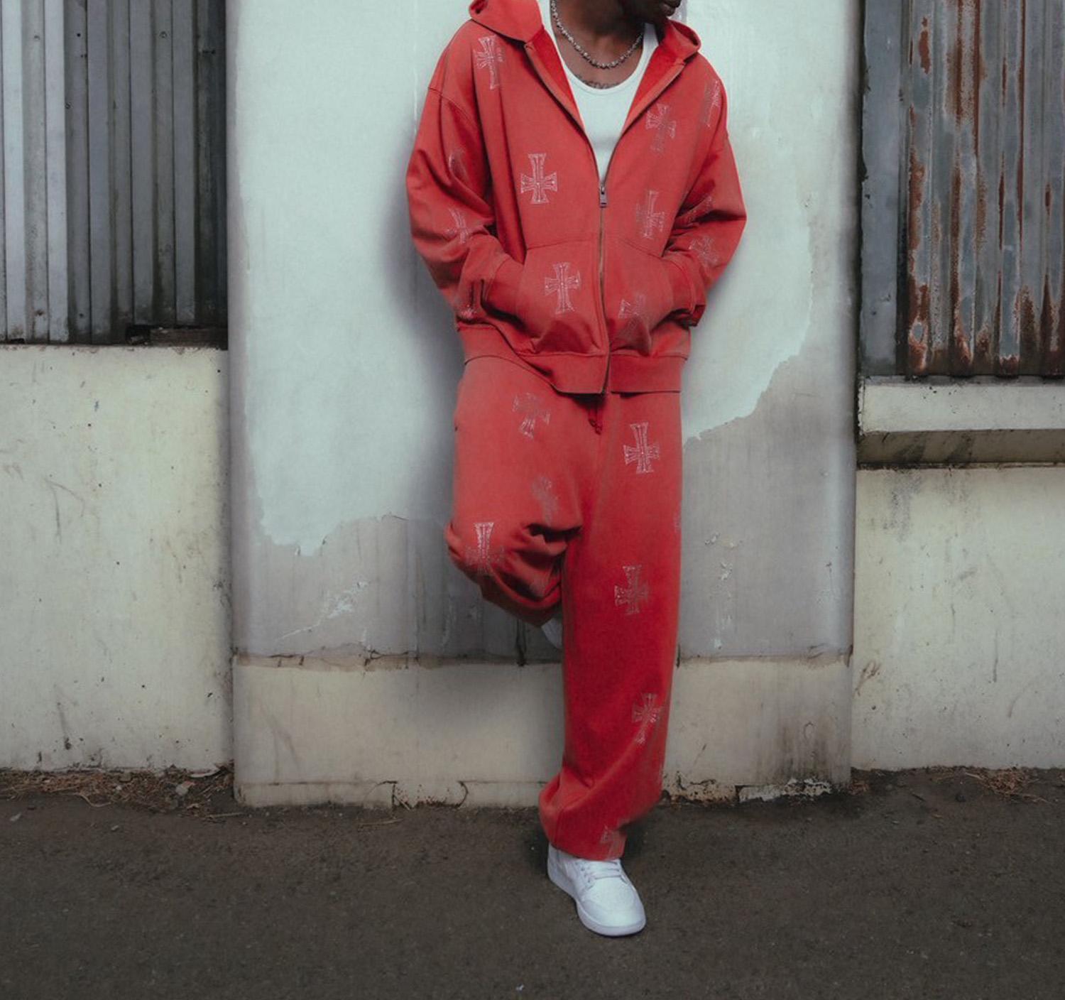 UNKNOWNLONDON/アンノウンロンドン/OUTLINE RHINESTONE SWEAT PANTS レッド