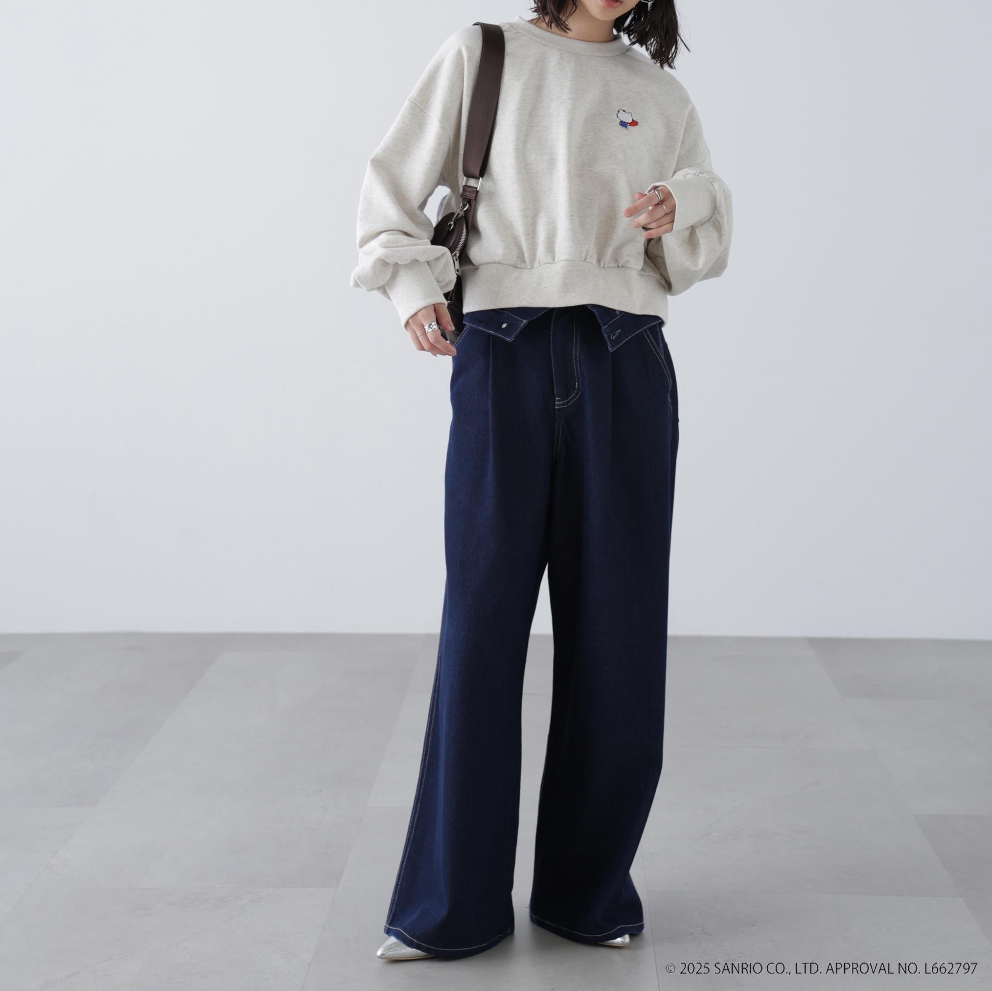 サンリオキャラクターズコラボ SHORT SWEAT ショートスウェット 胸KITTY×背面LOGO オートミール1