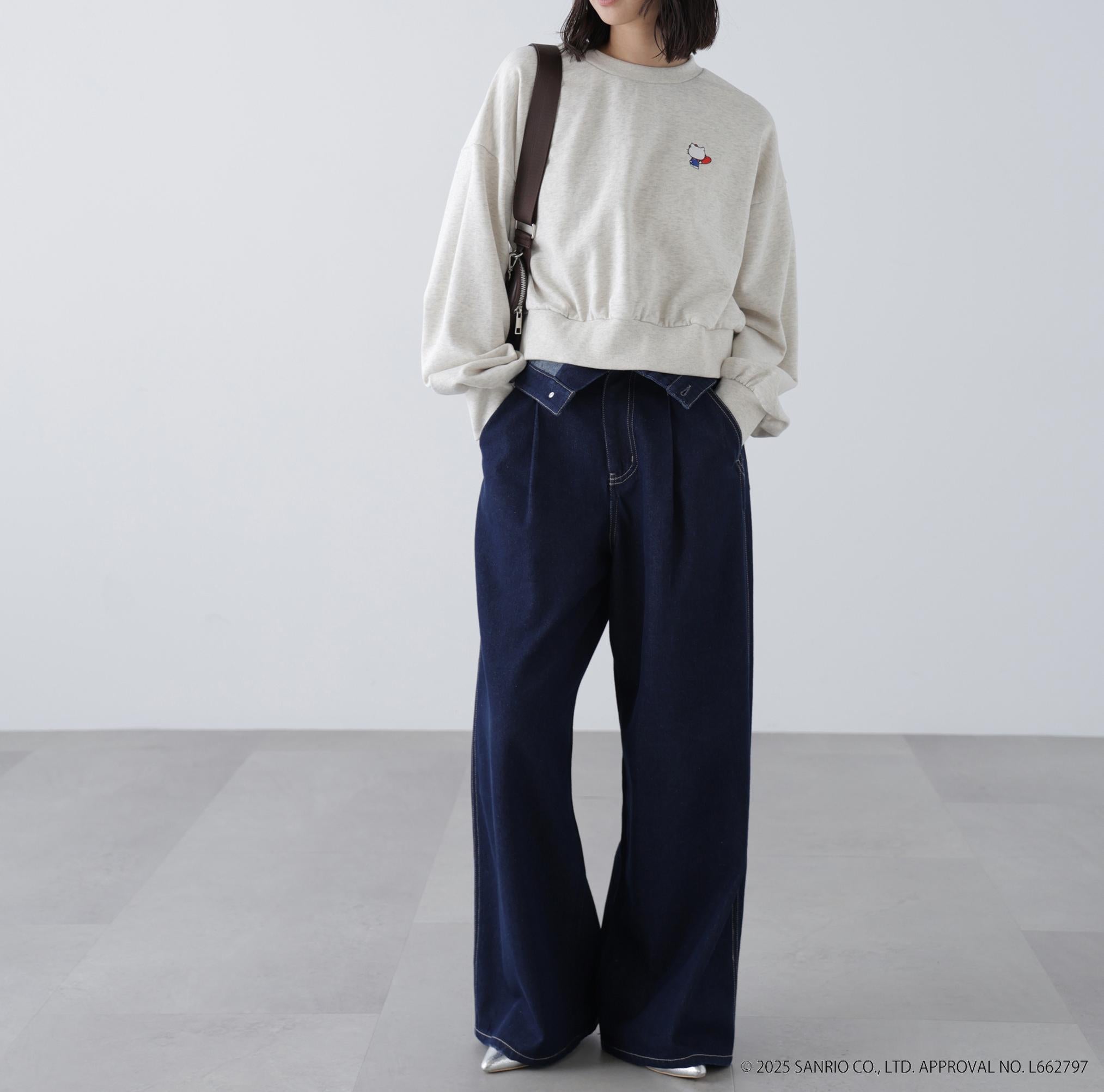 サンリオキャラクターズコラボ SHORT SWEAT ショートスウェット 胸KITTY×背面LOGO オートミール1