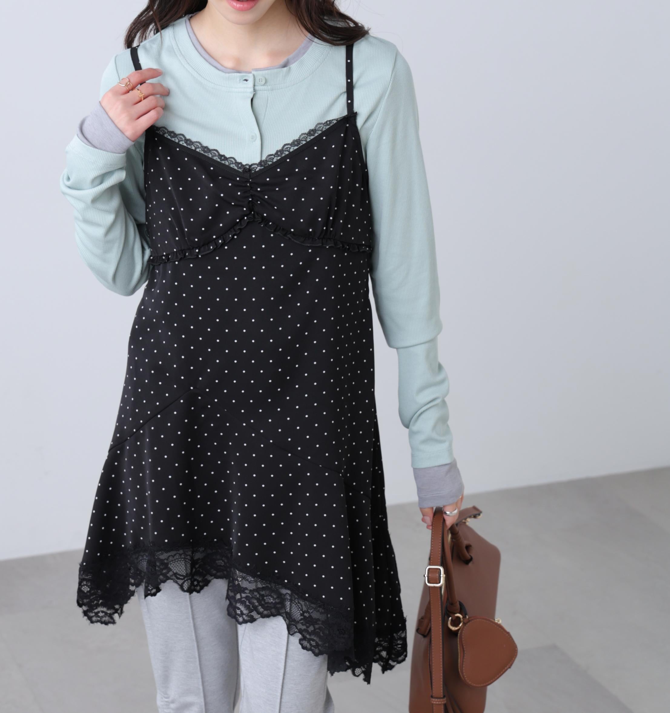 イレヘムキャミワンピース ブラックベースドット1