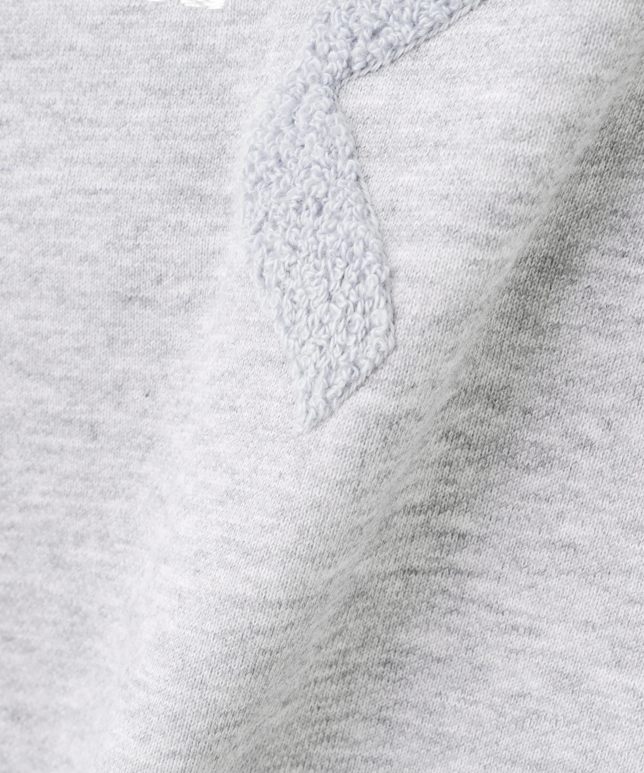 サガラ刺繍リボンロゴスウェット グレー