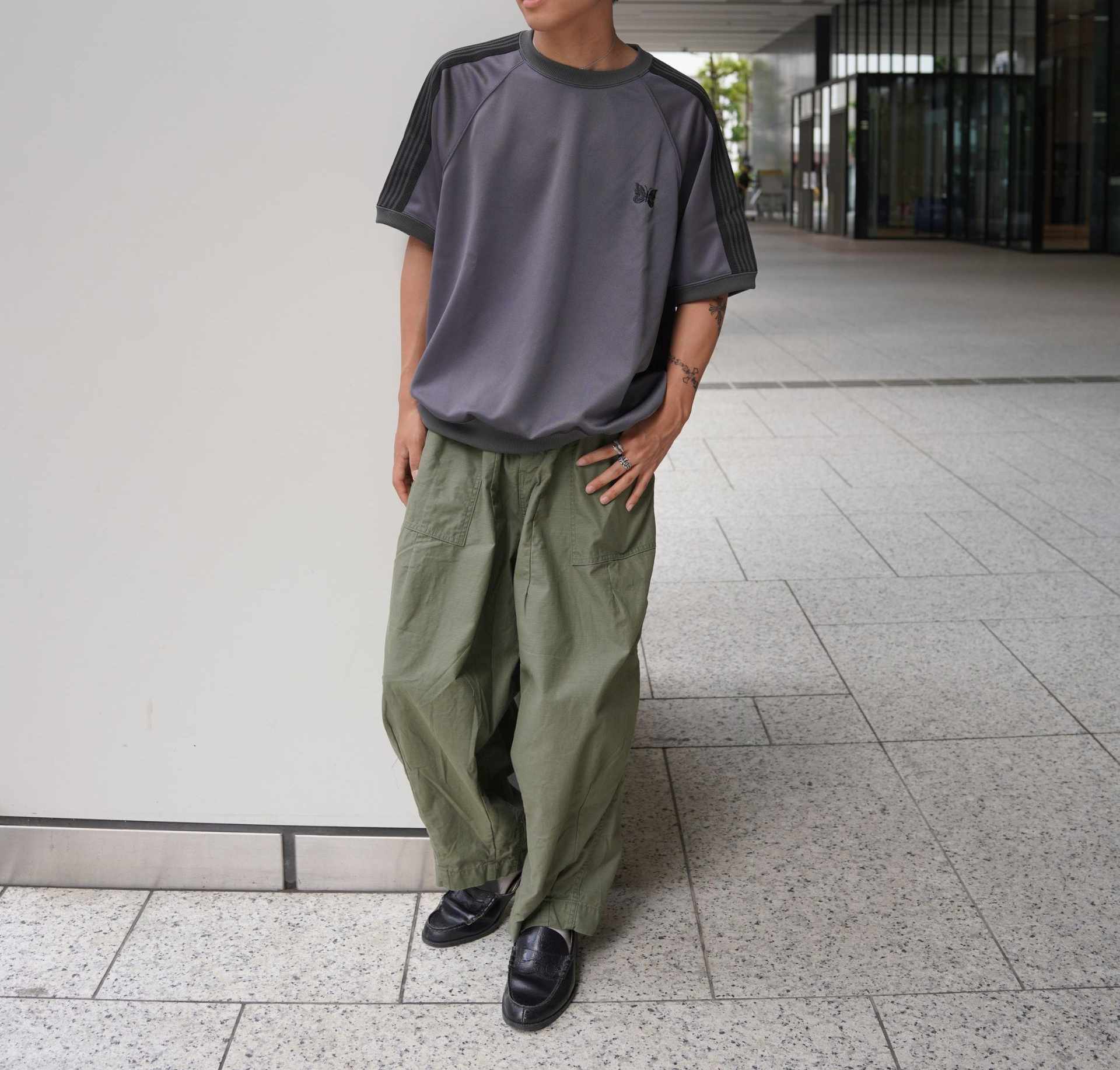 Needles/ニードルズ 別注Tack S/S Cew Neck Shit-Poly Smooth チャコール