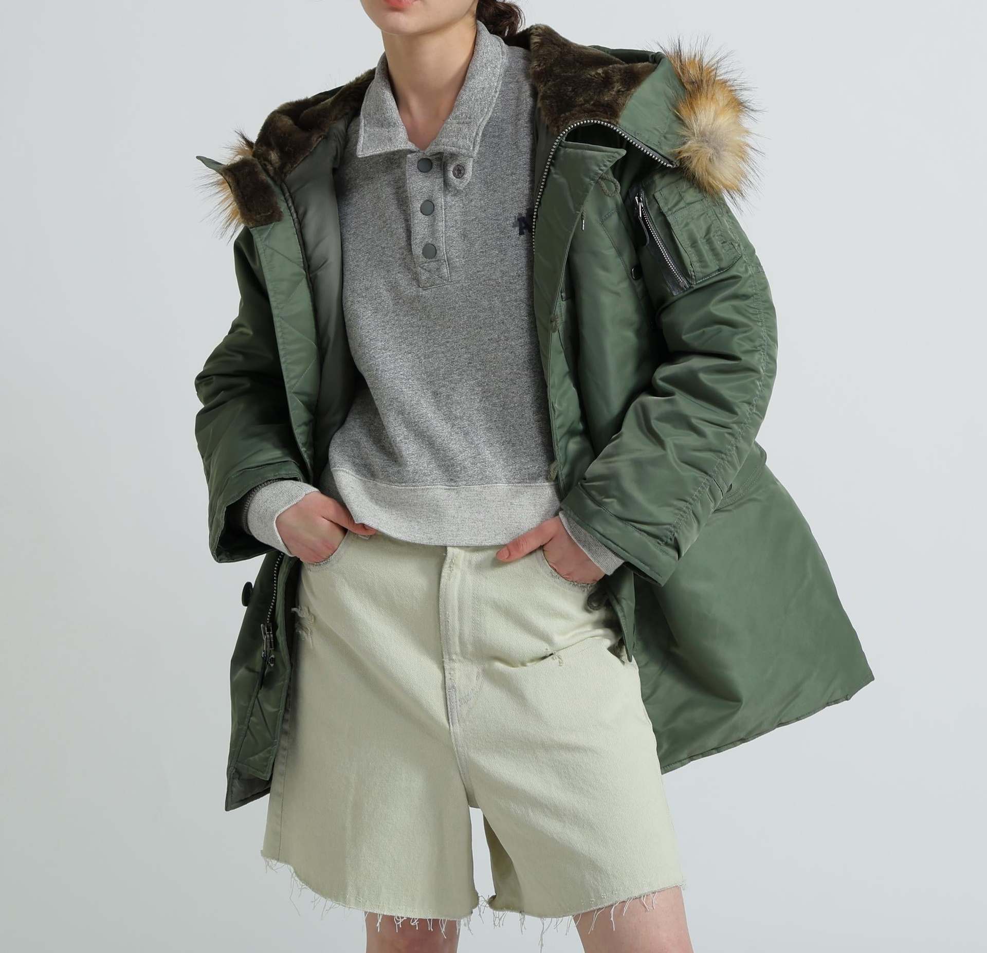 WOMAN N-3B COMMERCIAL