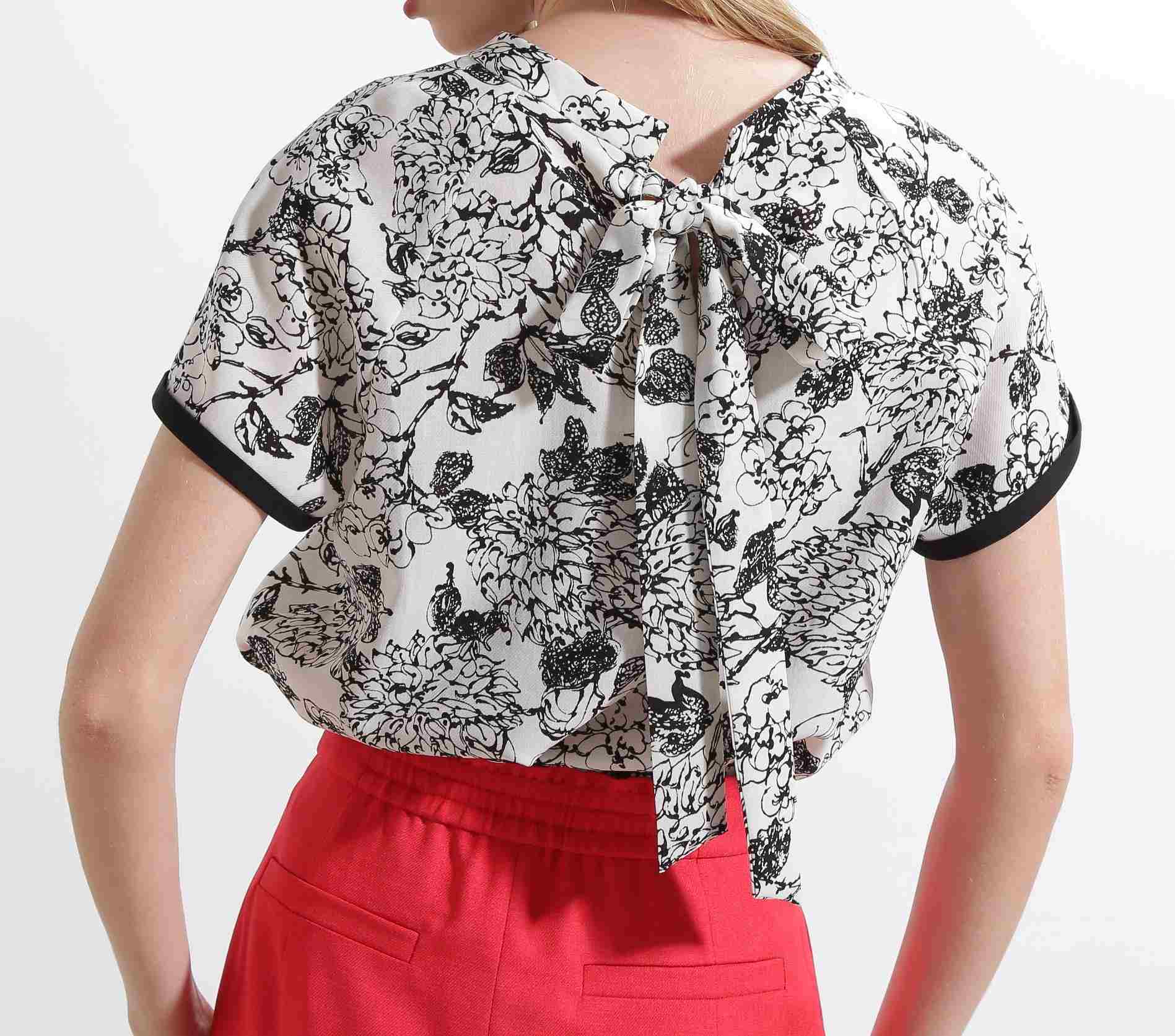 ◆フラワープリントバックリボンブラウス ブラック系1