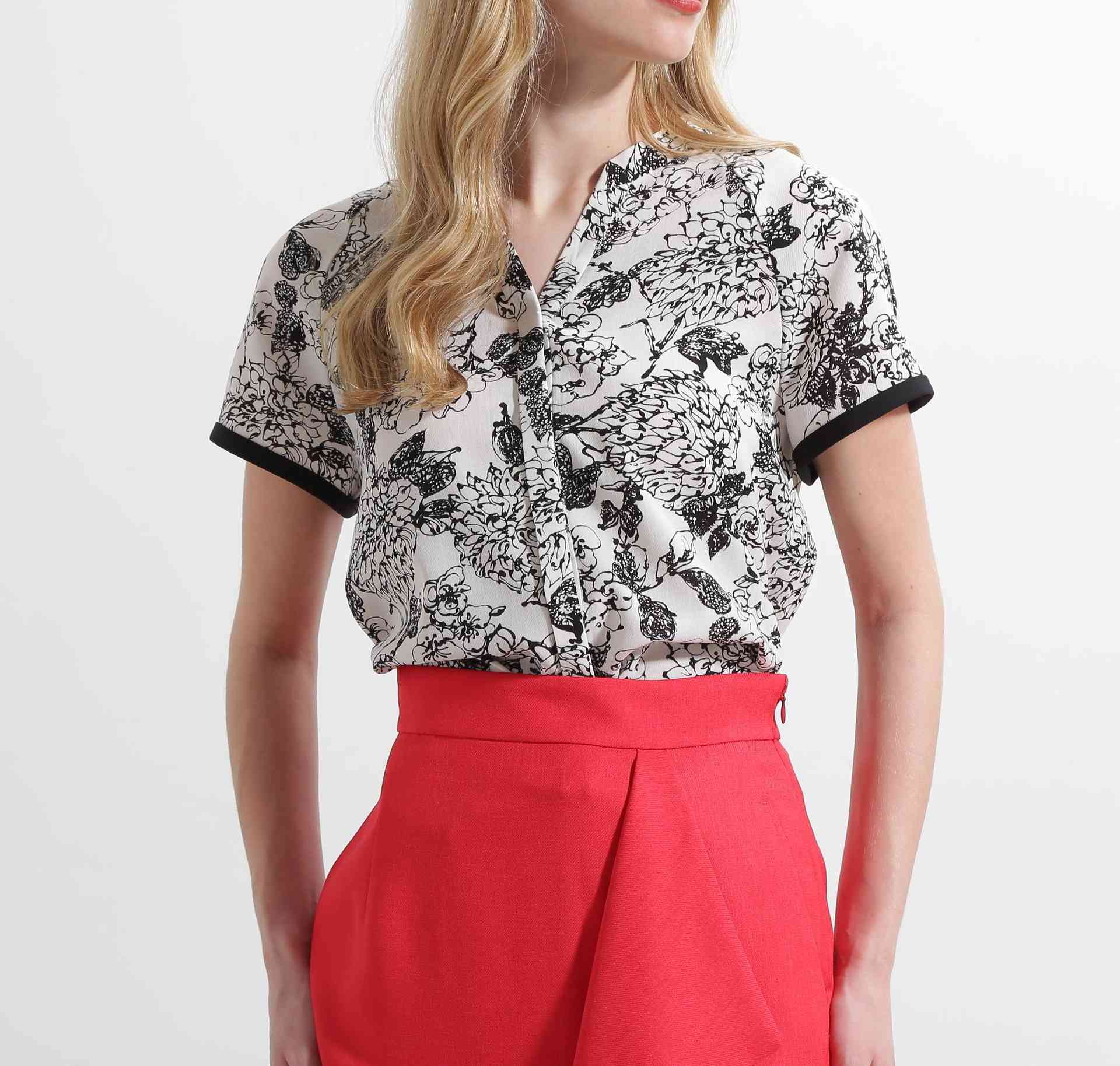 ◆フラワープリントバックリボンブラウス ブラック系1