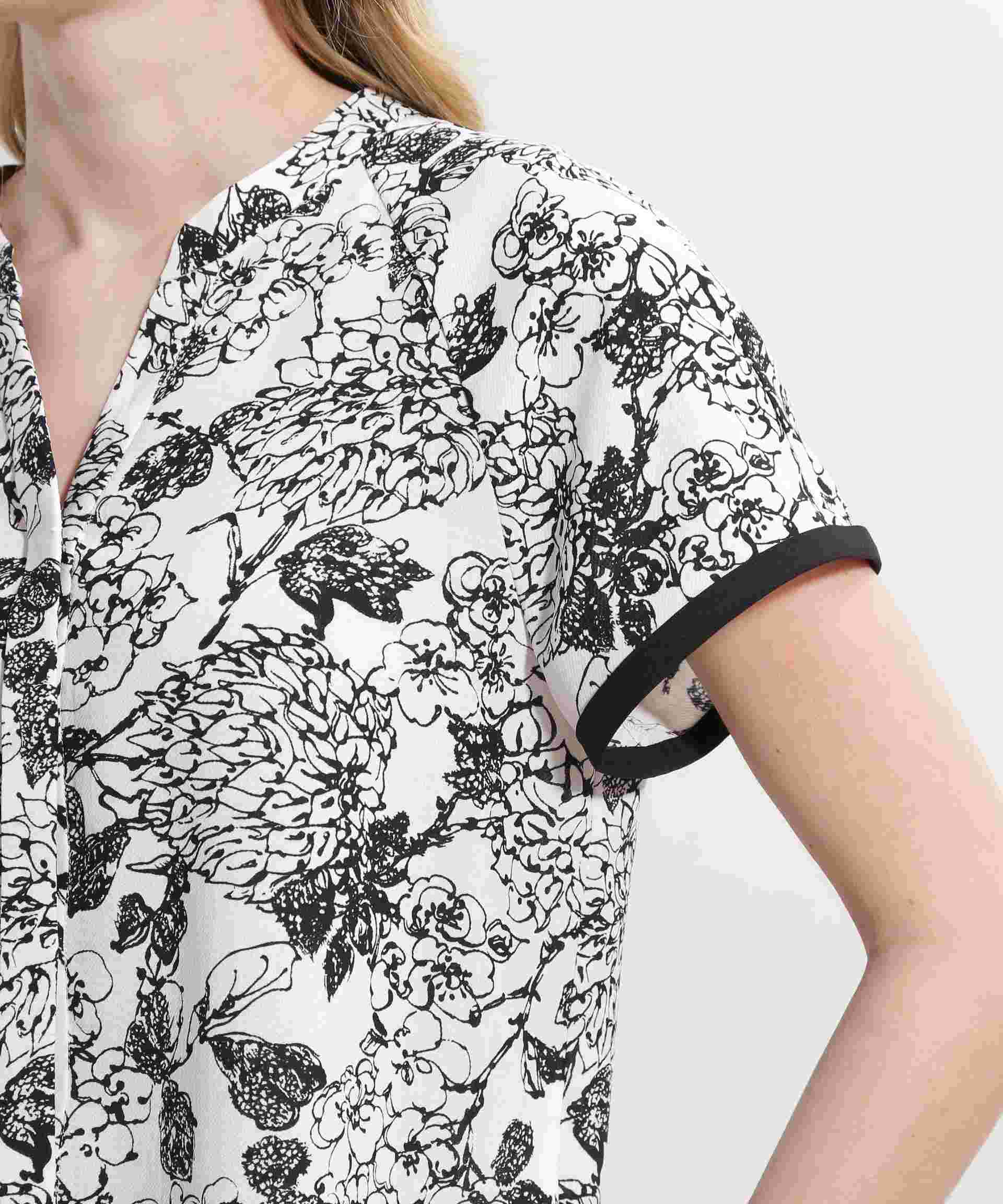 ◆フラワープリントバックリボンブラウス ブラック系1