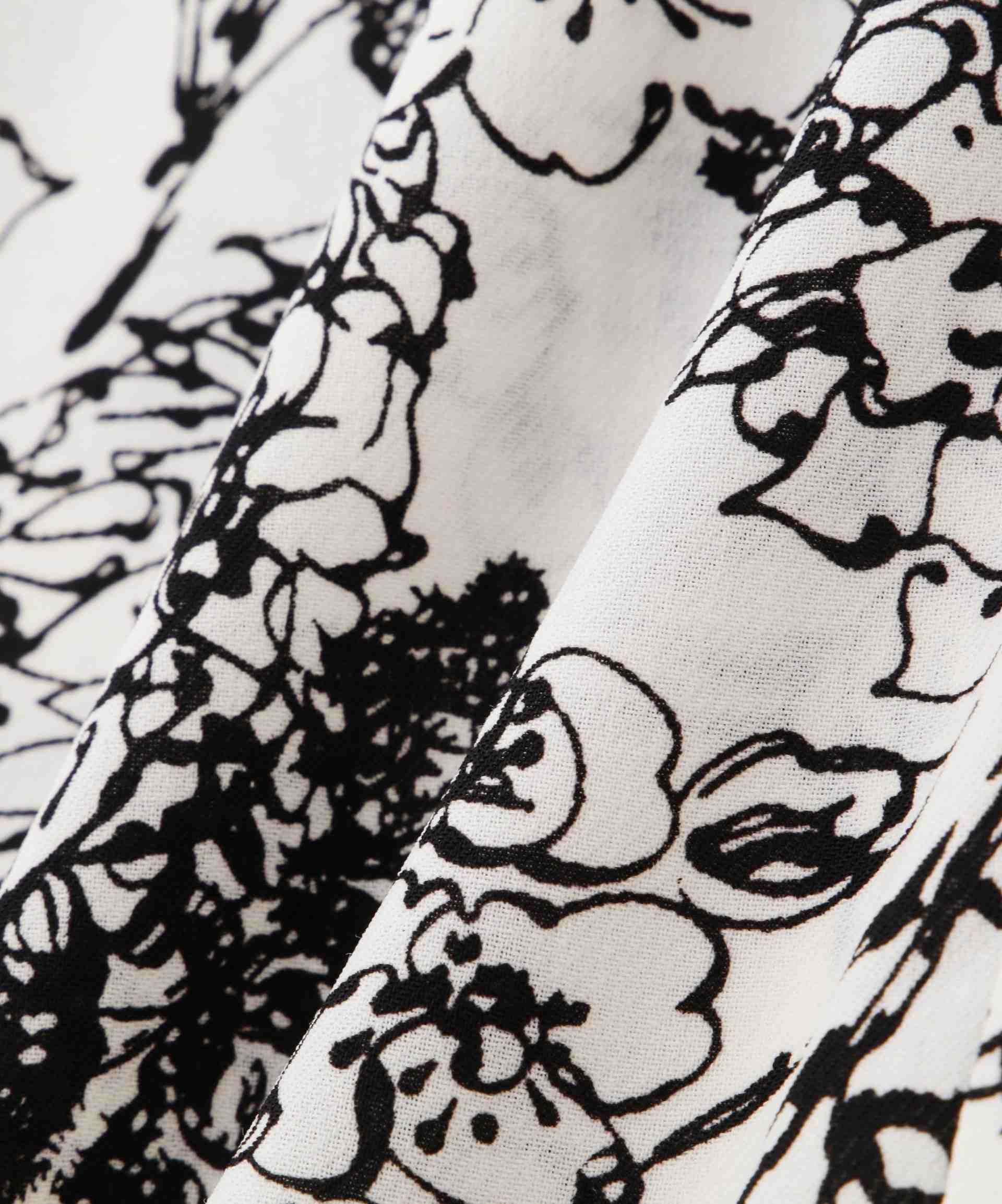 ◆フラワープリントバックリボンブラウス ブラック系1