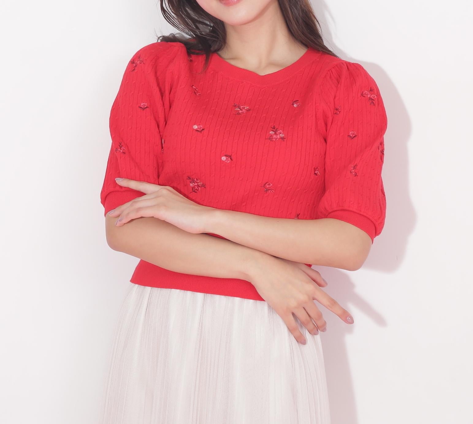 フラワーエンブロイダリーコンパクトニット レッド