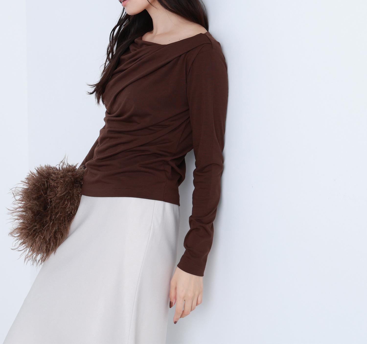 ドレープネックカットソー ダークブラウン1