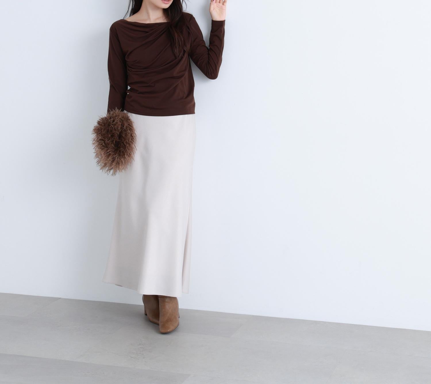 ドレープネックカットソー ダークブラウン1