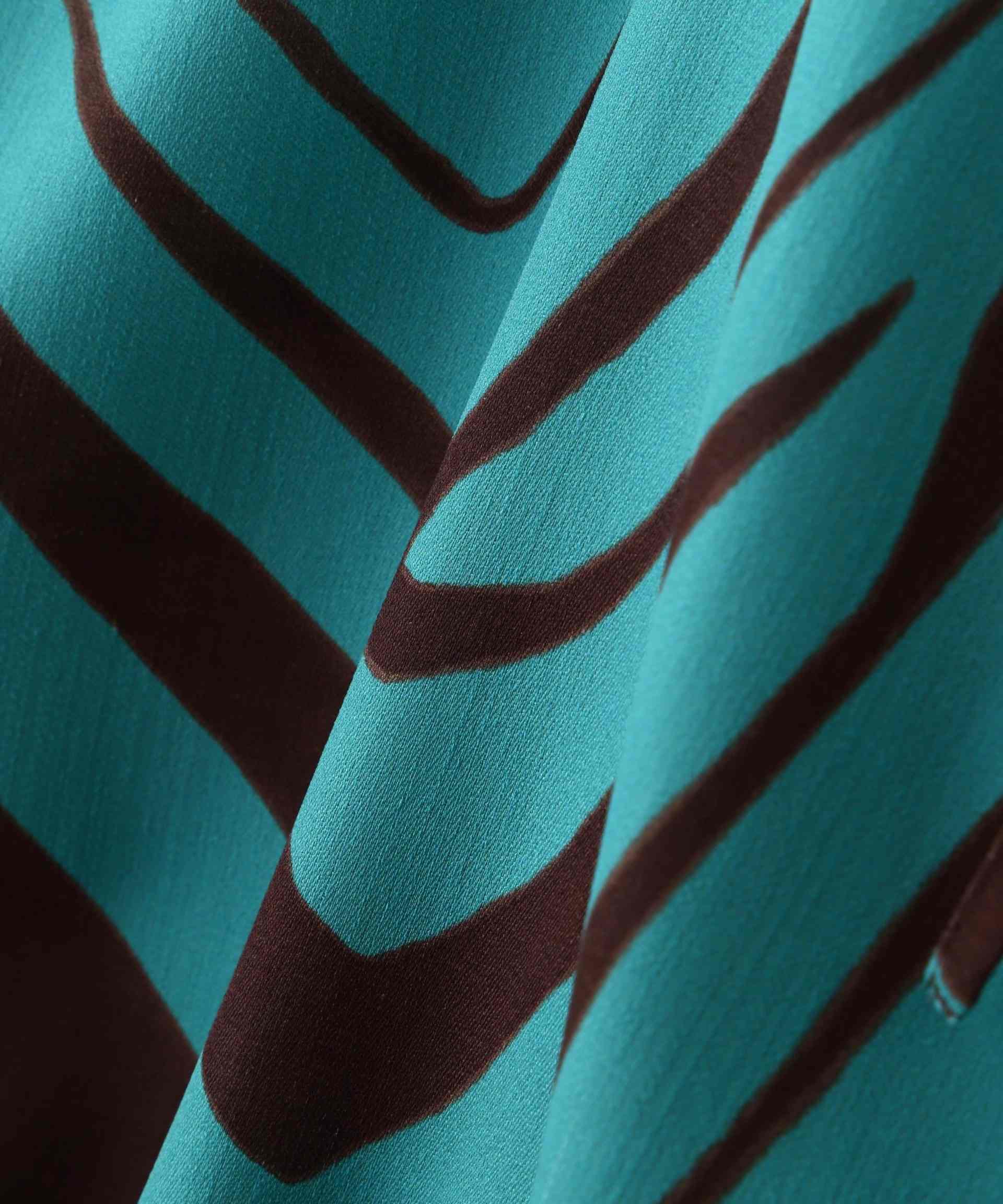 ◆リーフィーゼブラプリントブラウス グリーン系1