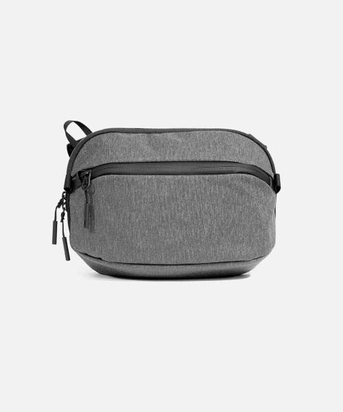 Ae(エアー)Day Sling 3 Max G>AY グレー