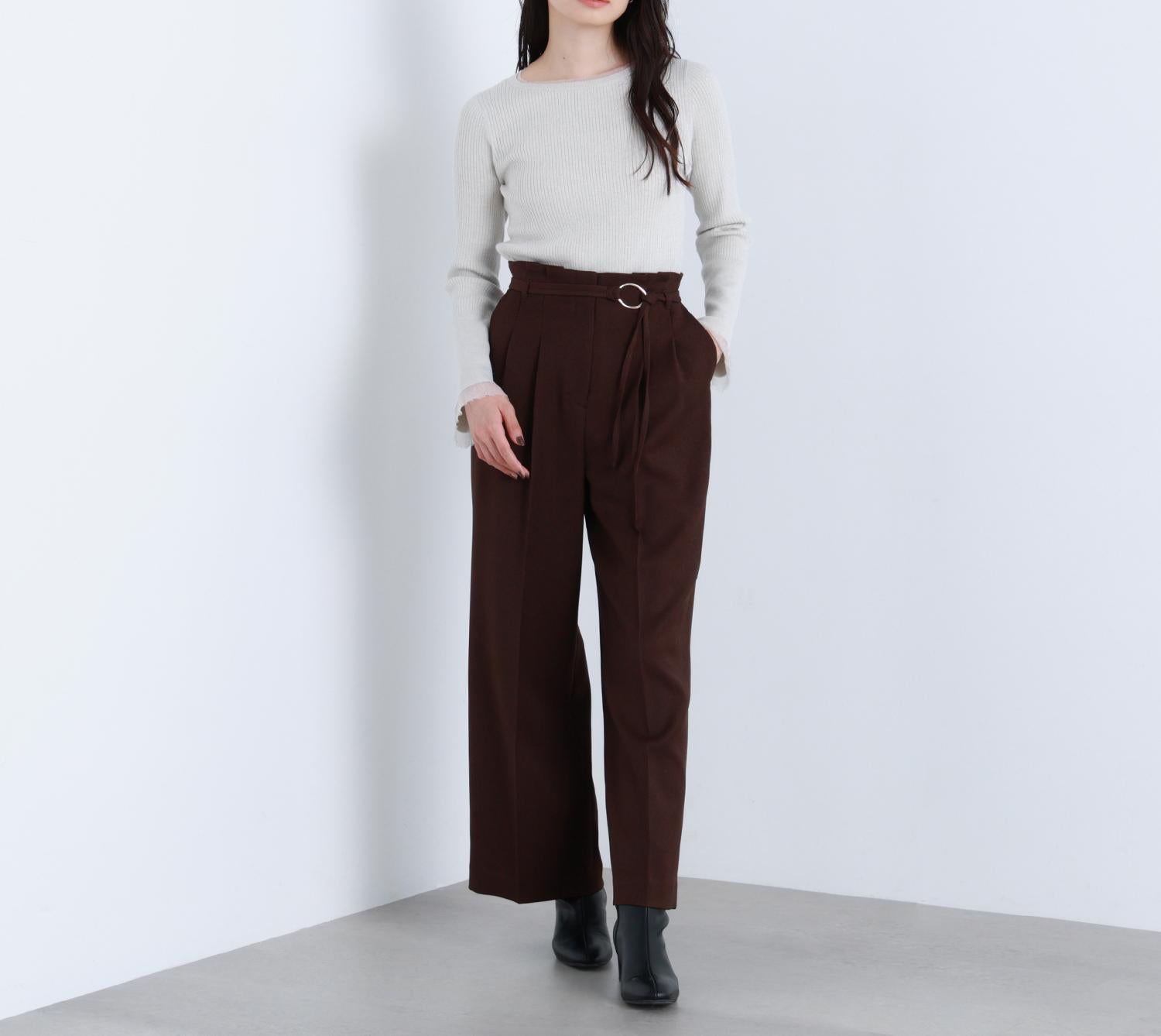 ボートネックフレアカフスニット オフホワイト1