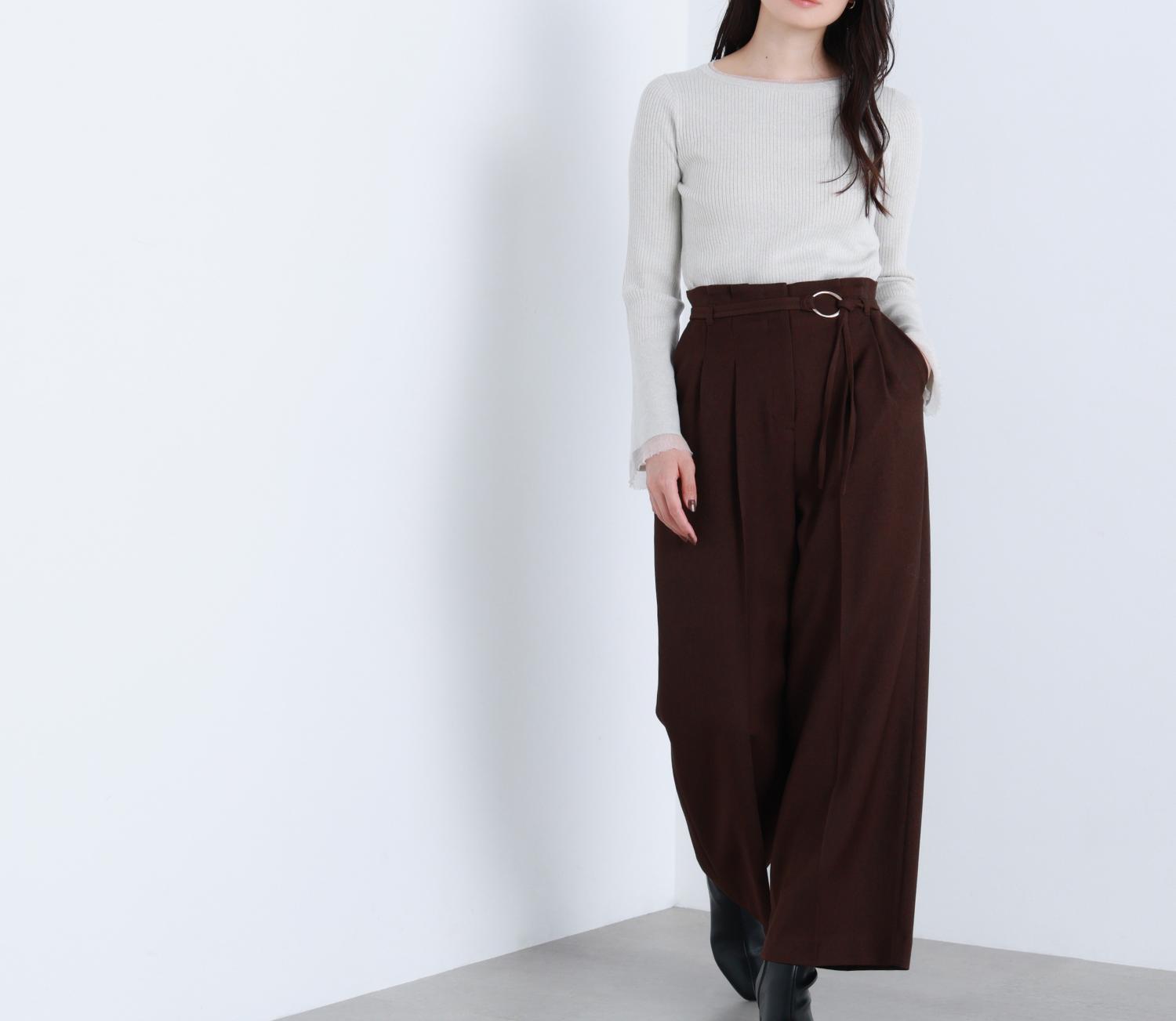 ボートネックフレアカフスニット オフホワイト1