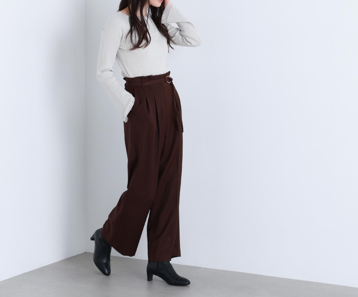 ボートネックフレアカフスニット オフホワイト1