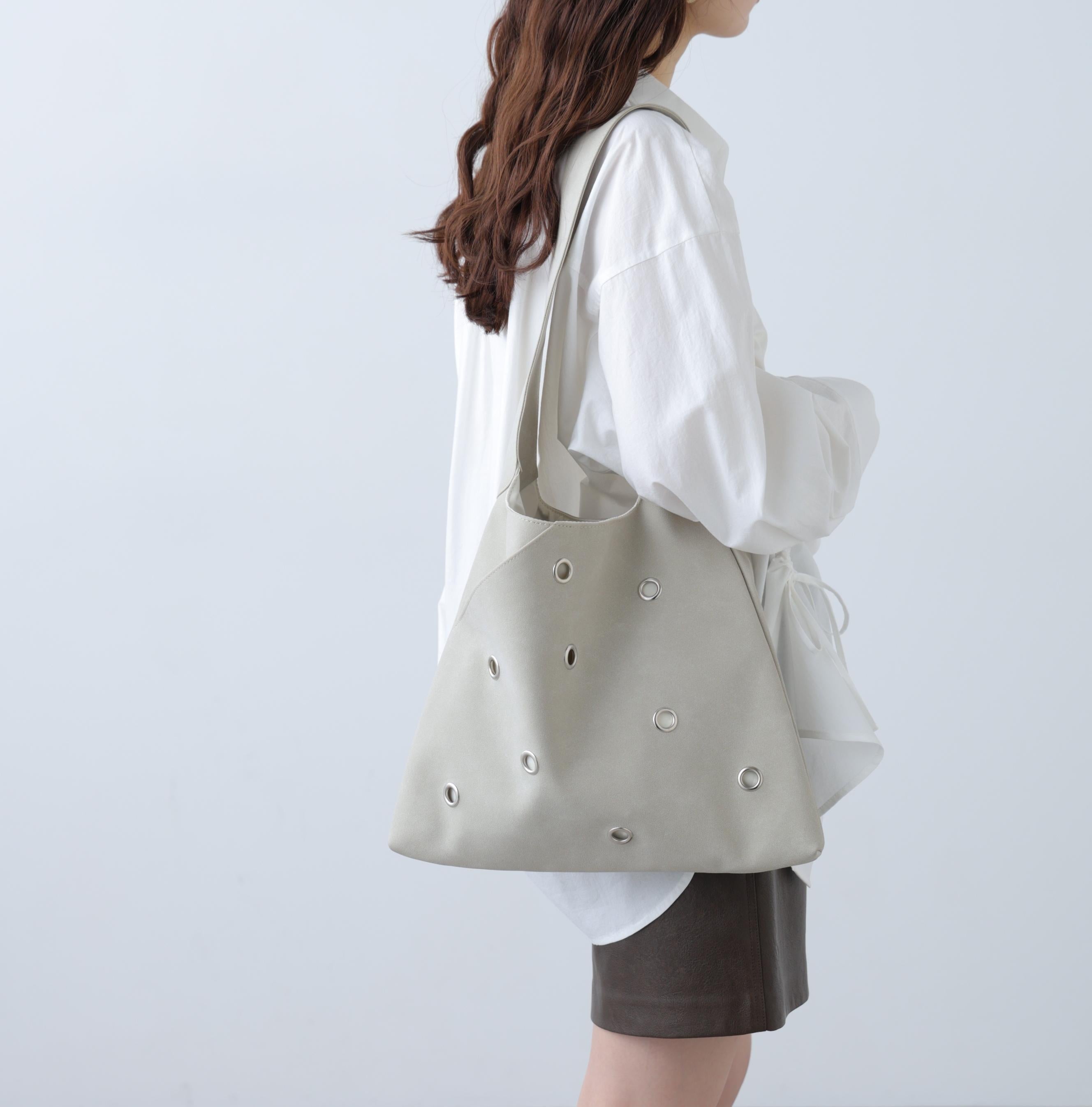 ハトメワンショルダーバッグ グレージュ