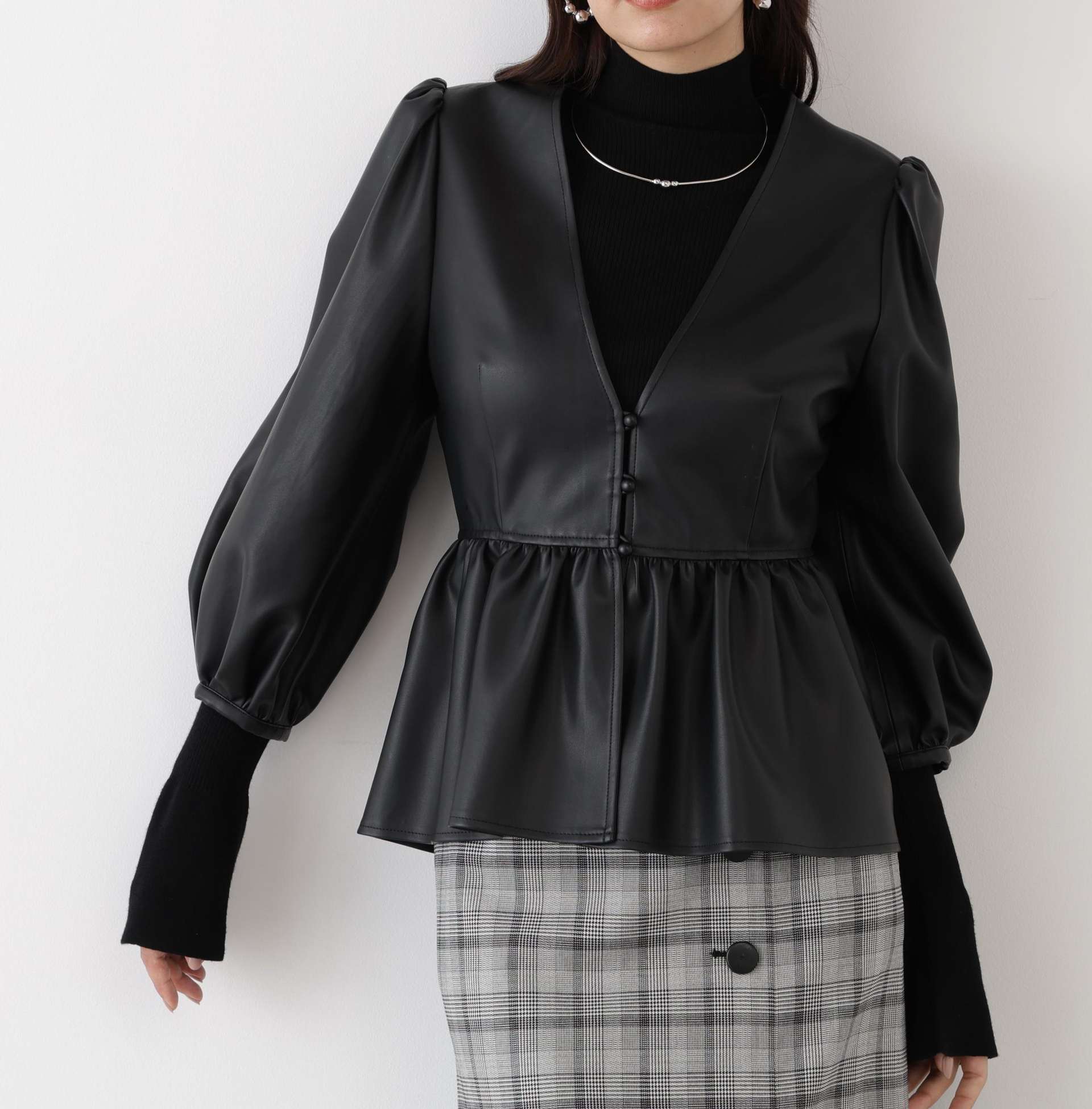 ◆フォーレザーペプラムブラウス ブラック