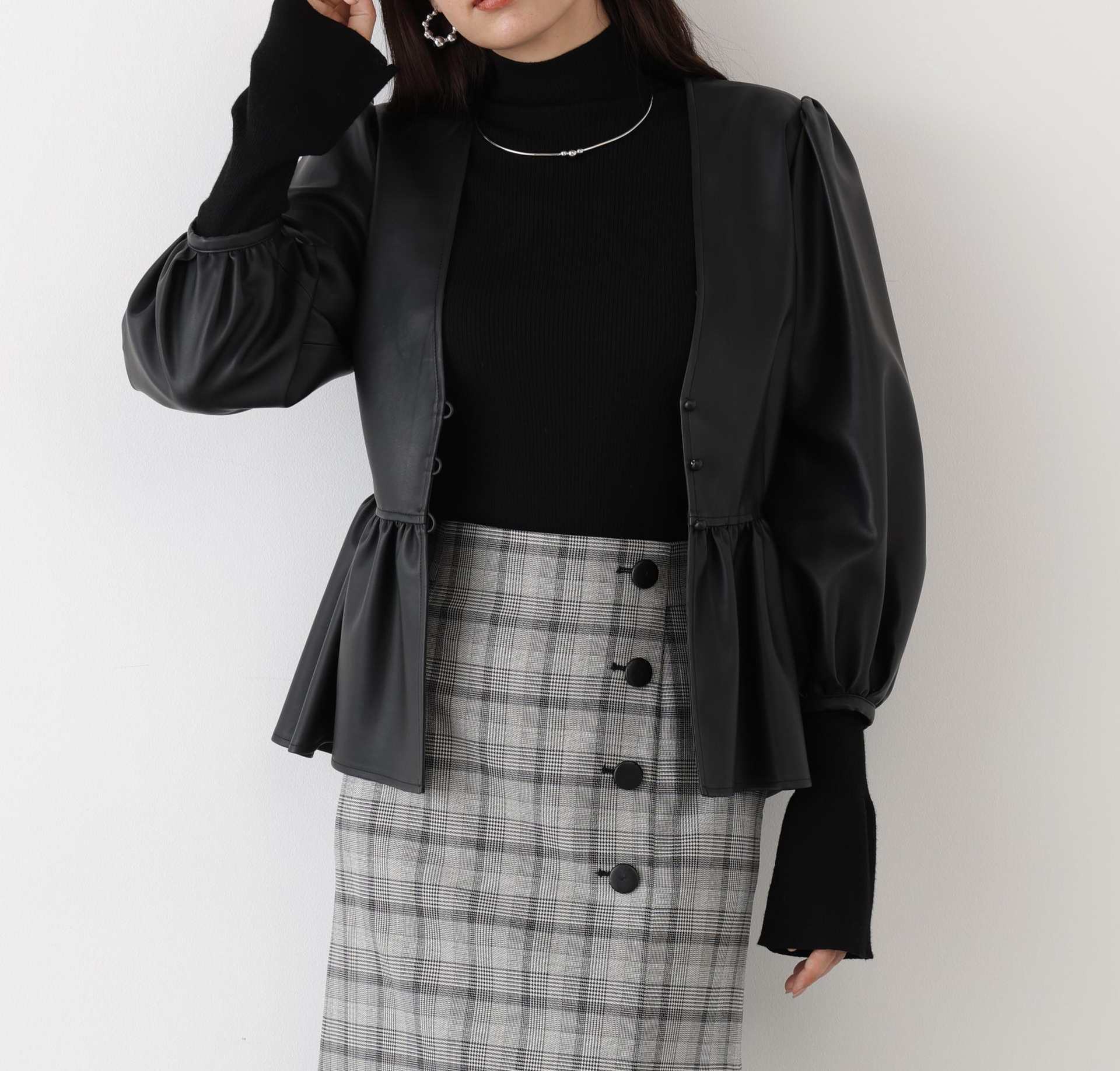 ◆フォーレザーペプラムブラウス ブラック