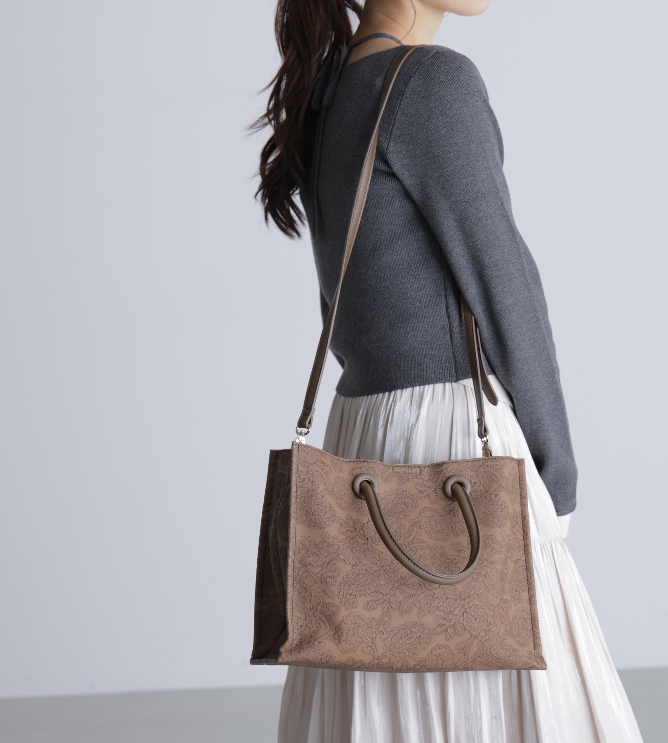 エンボスペイズリーバッグ ブラウン