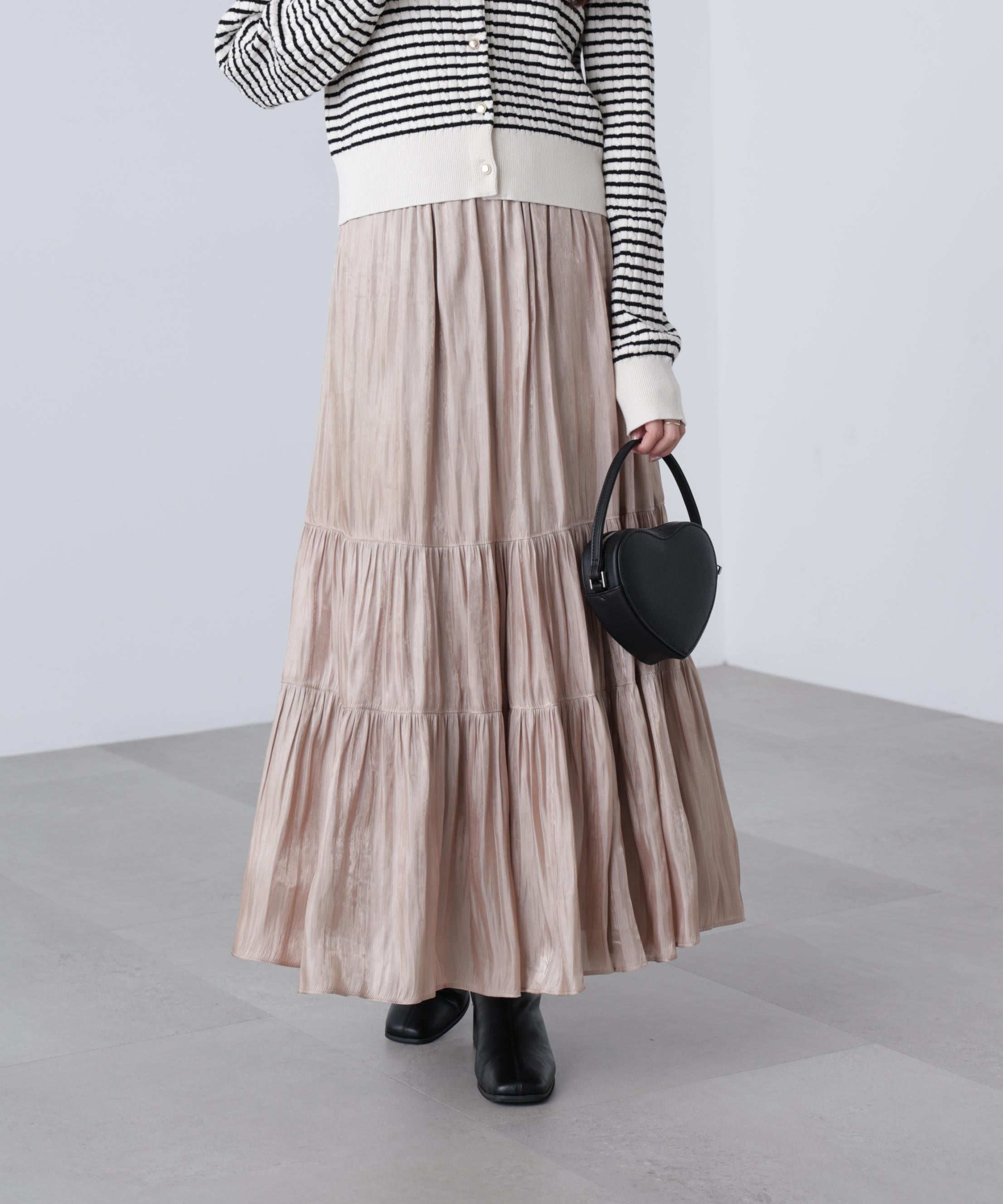 シャイニーティアードスカート ベージュ1