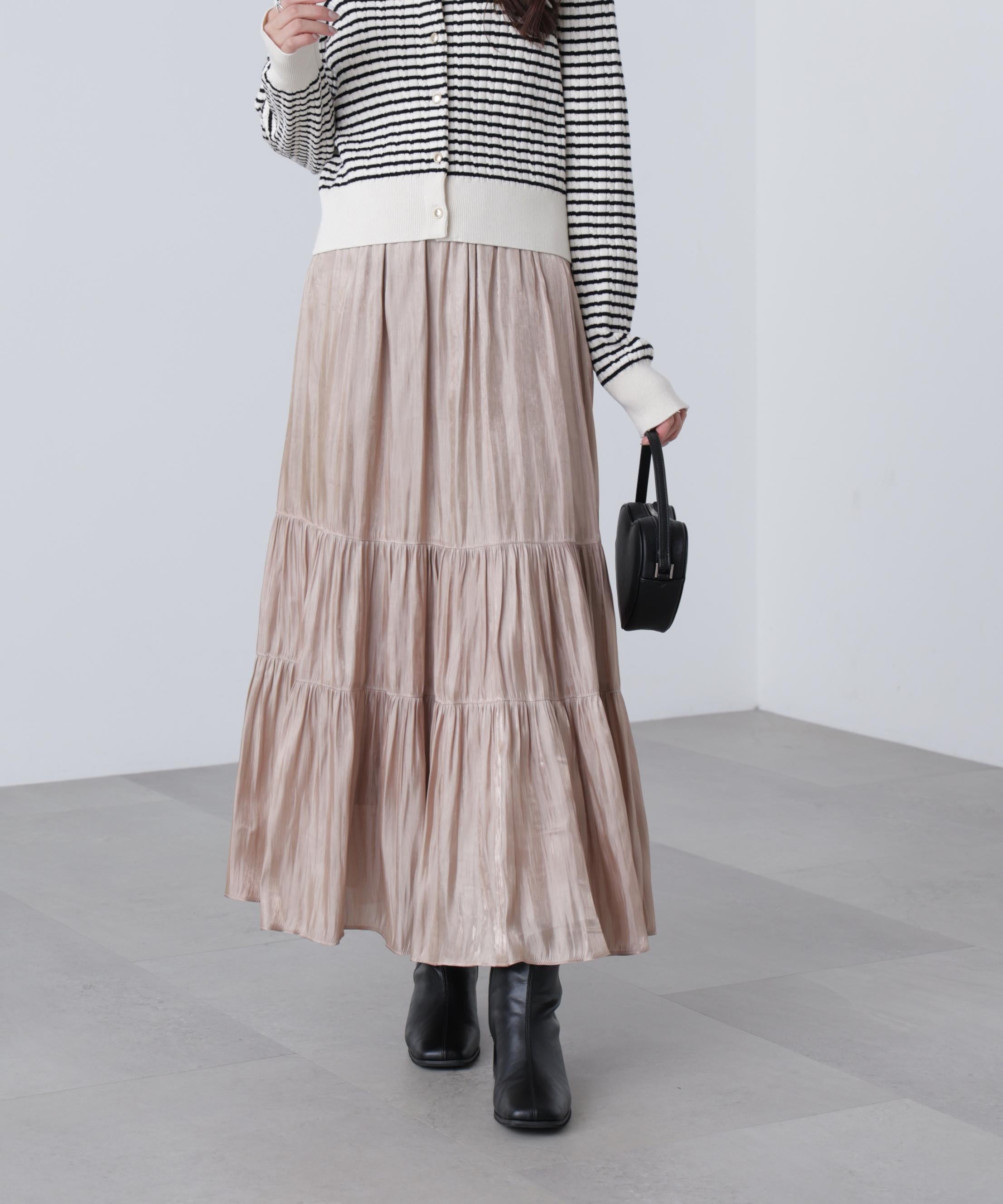 シャイニーティアードスカート ベージュ1