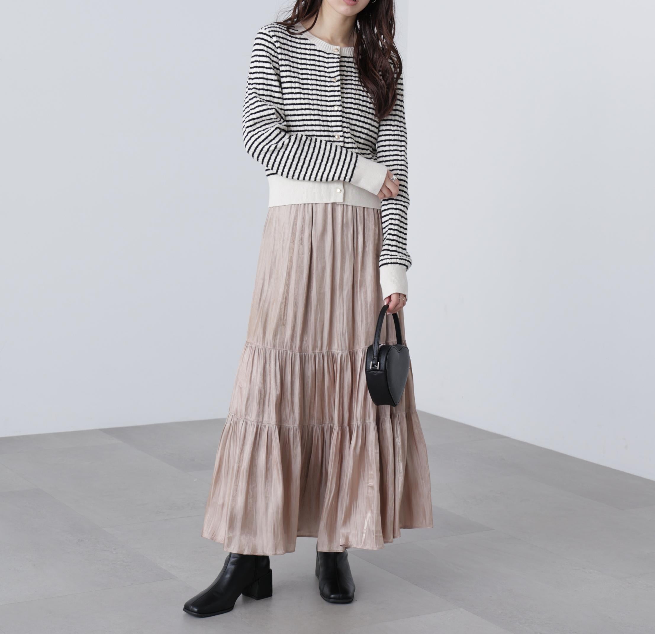 シャイニーティアードスカート ベージュ1