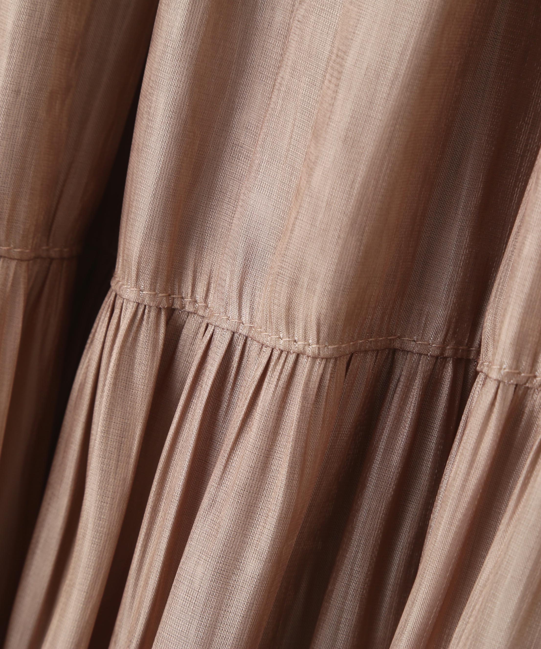 シャイニーティアードスカート ベージュ1